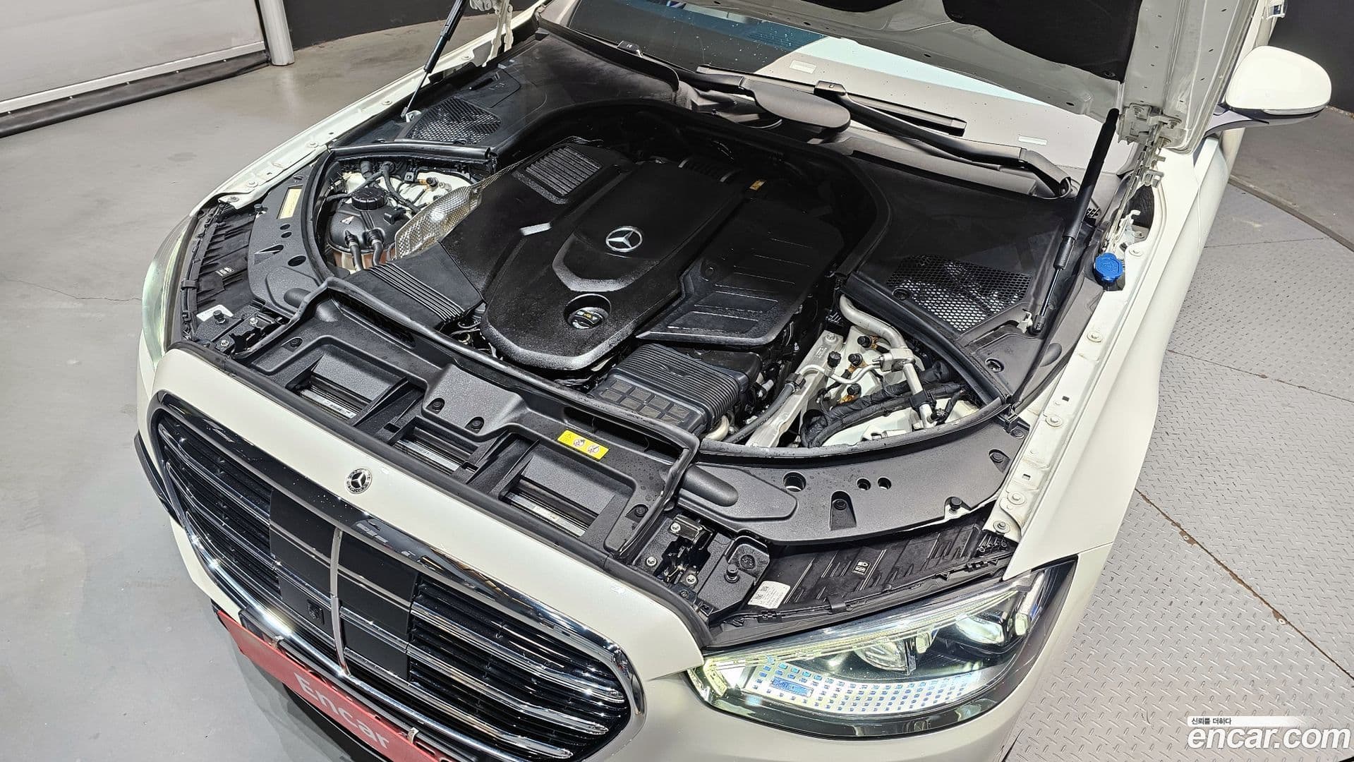 Main__Slider__Photo:S-Class Mercedes-Benz 2022.3-5