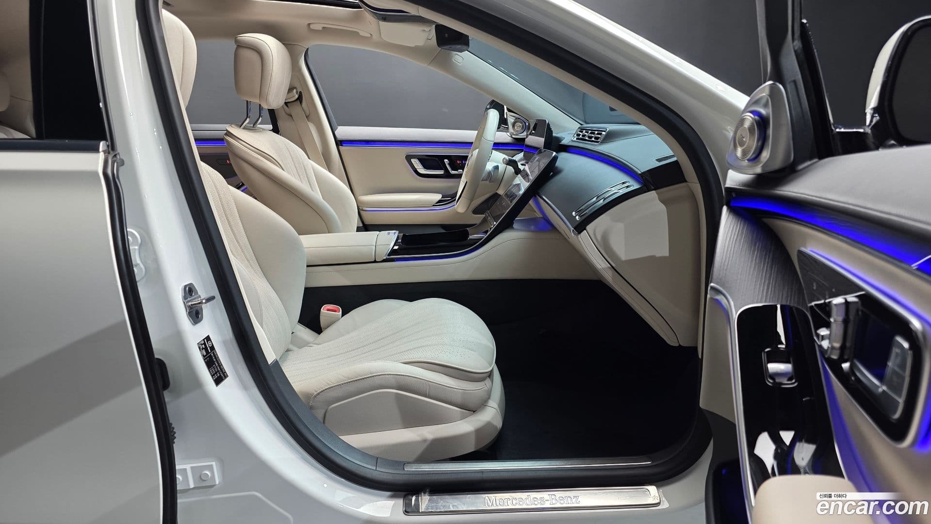 Main__Slider__Photo:S-Class Mercedes-Benz 2022.3-9