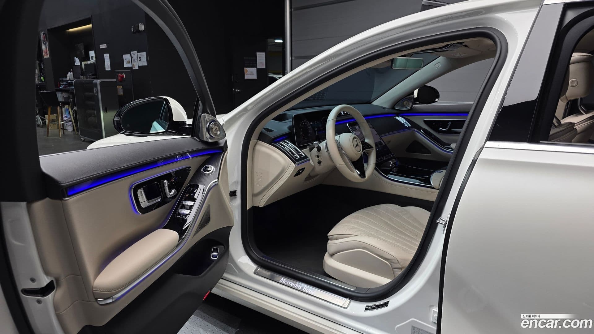 Main__Slider__Photo:S-Class Mercedes-Benz 2022.3-10