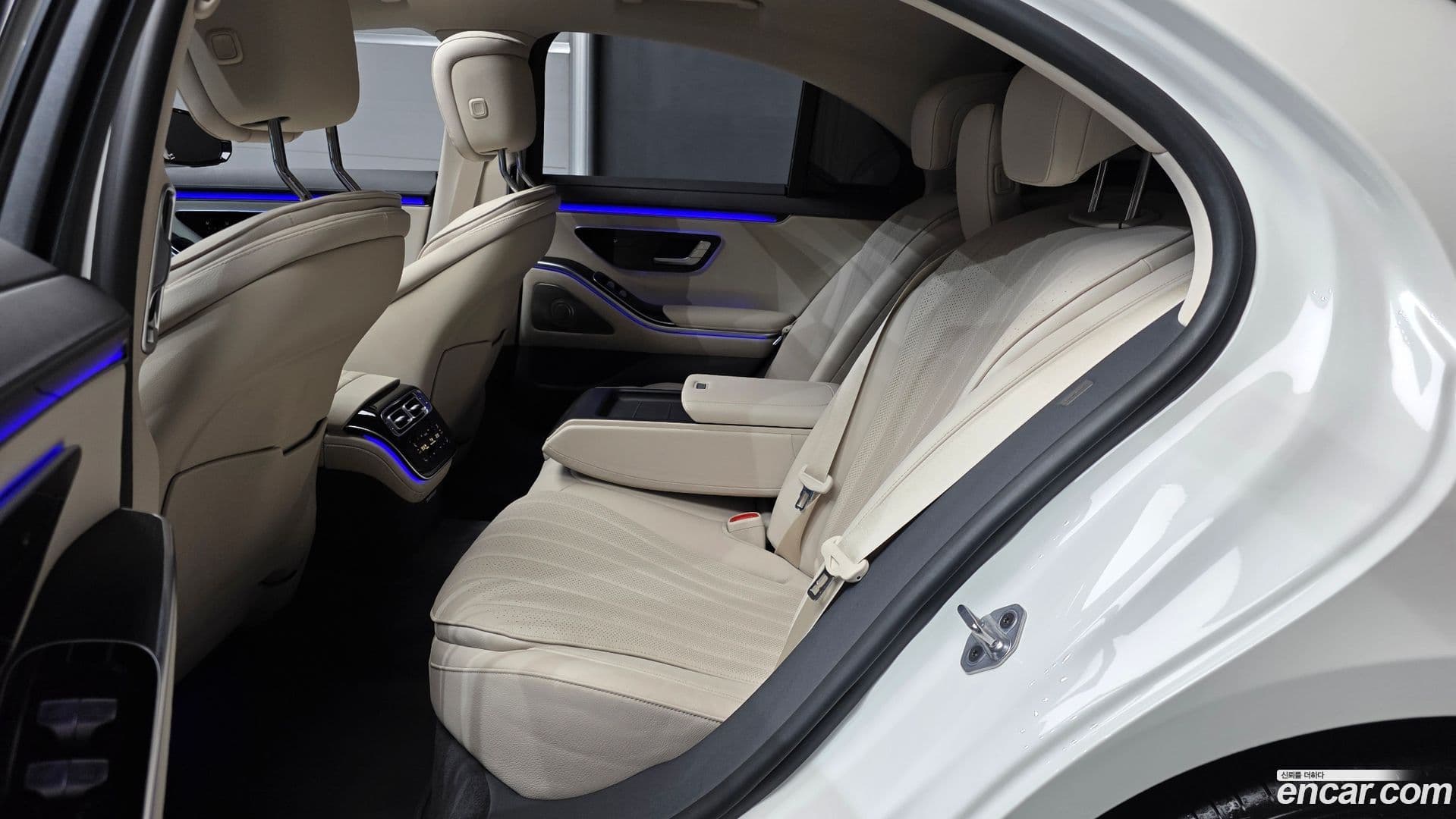 Main__Slider__Photo:S-Class Mercedes-Benz 2022.3-11