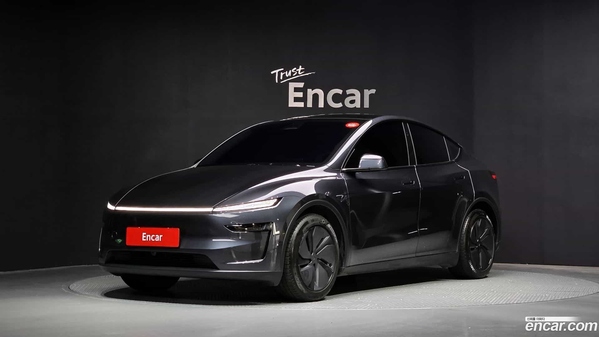 Model Y Tesla 2025.4-OUTER-001