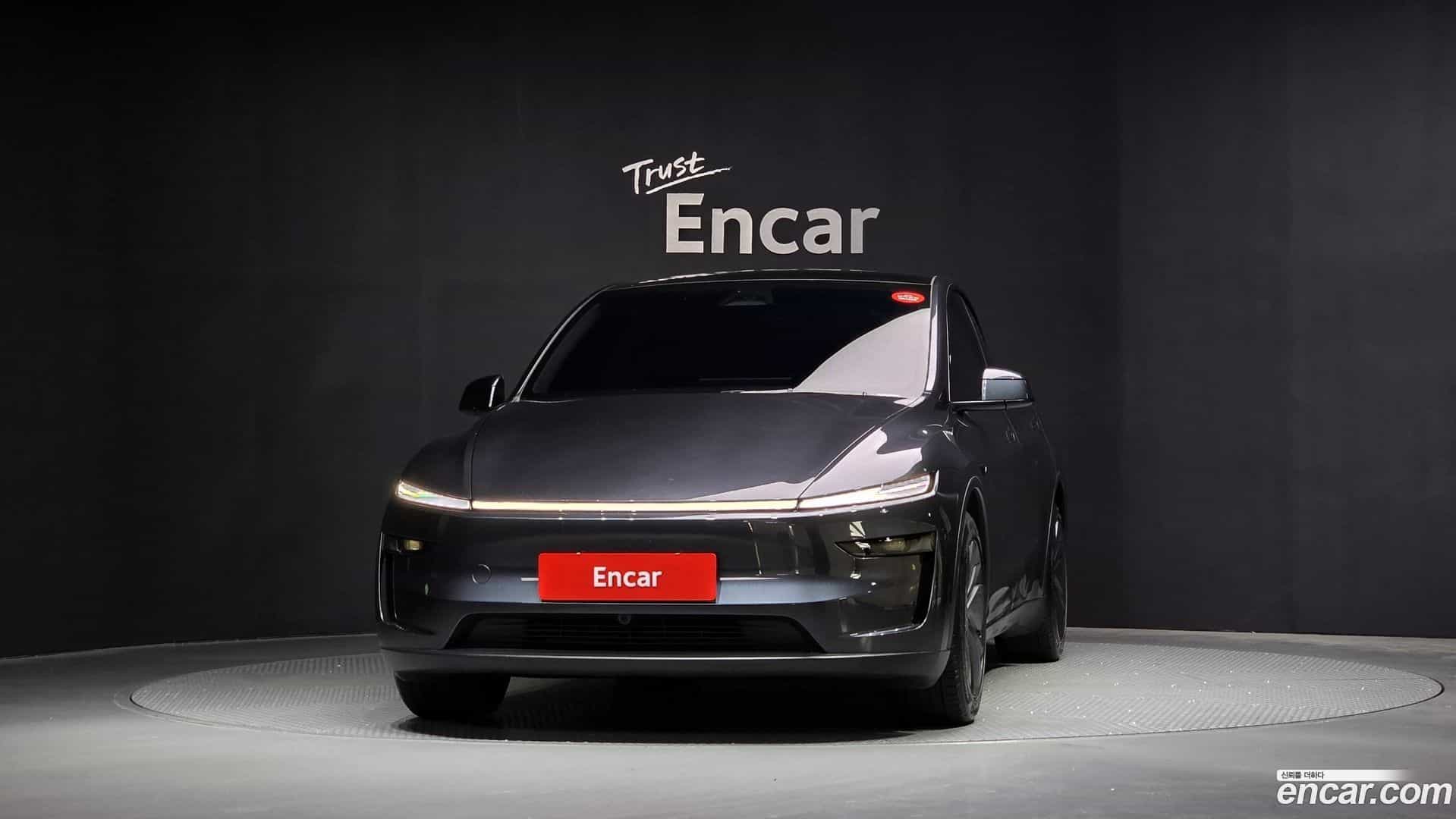 Model Y Tesla 2025.4-OUTER-003