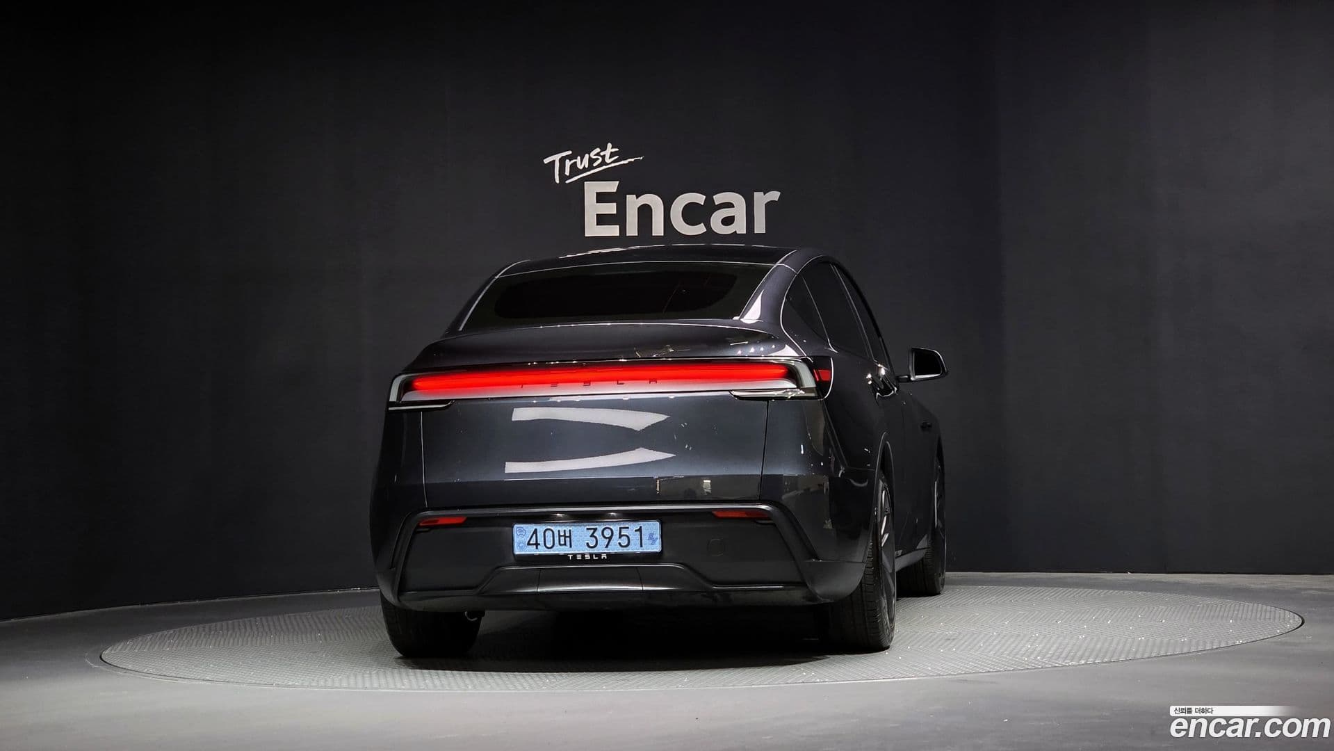 Main__Slider__Photo:Model Y Tesla 2025.4-3