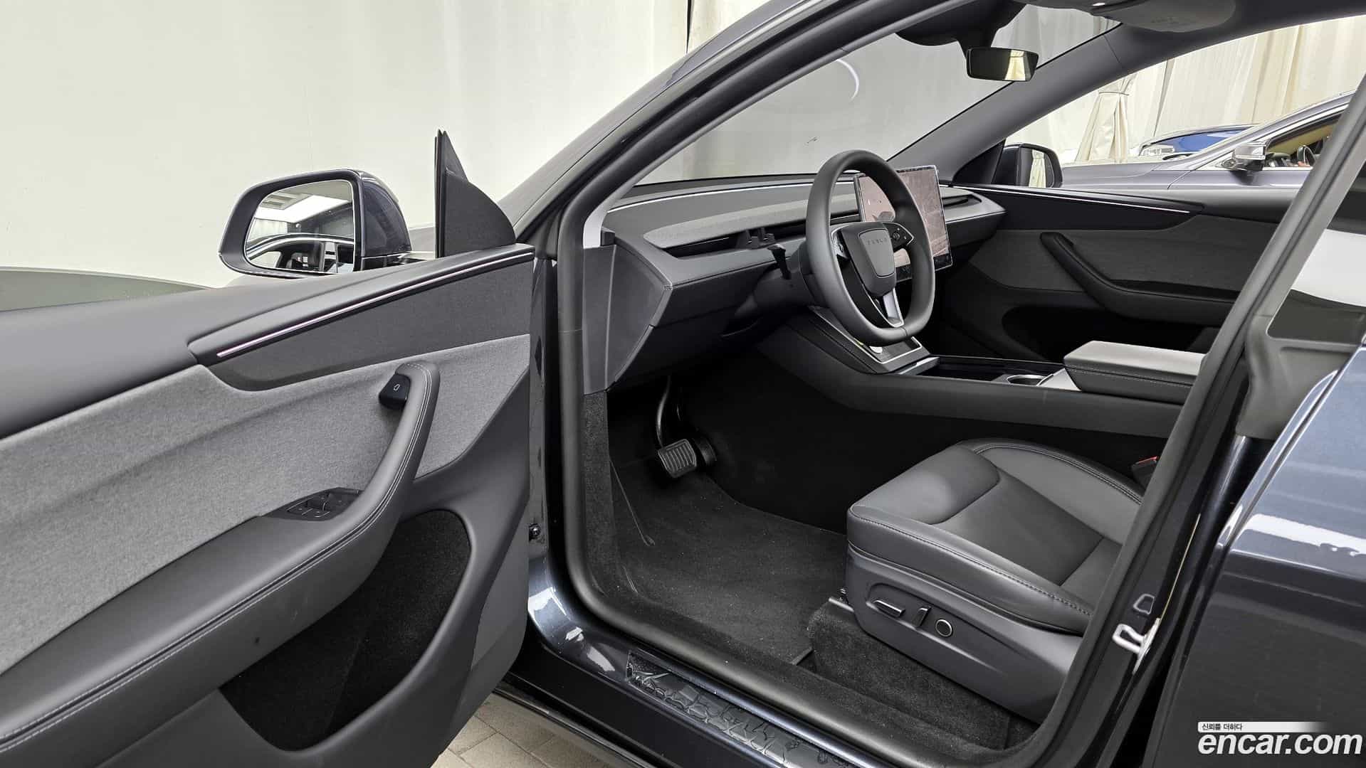 Model Y Tesla 2025.4-INNER-010