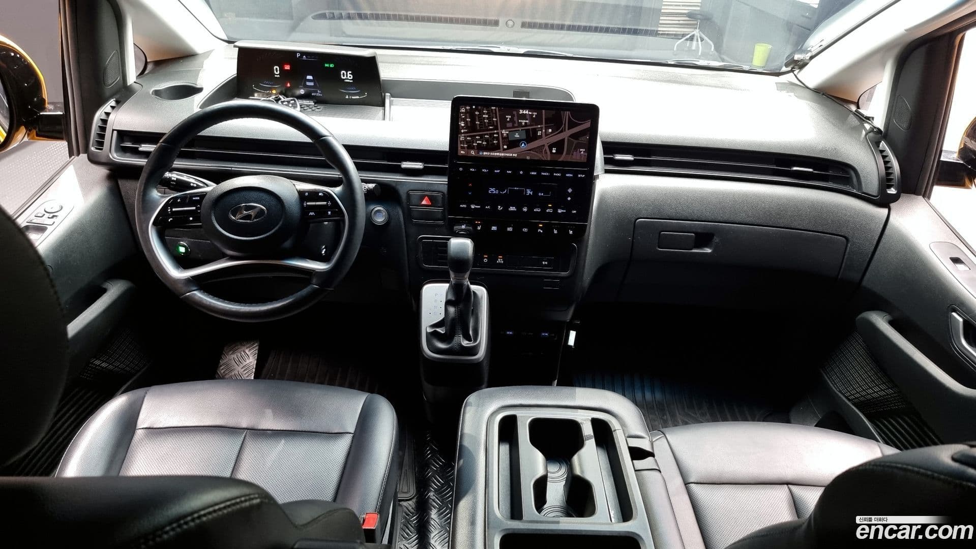 Main__Slider__Photo:Staria Hyundai 2023.3-6