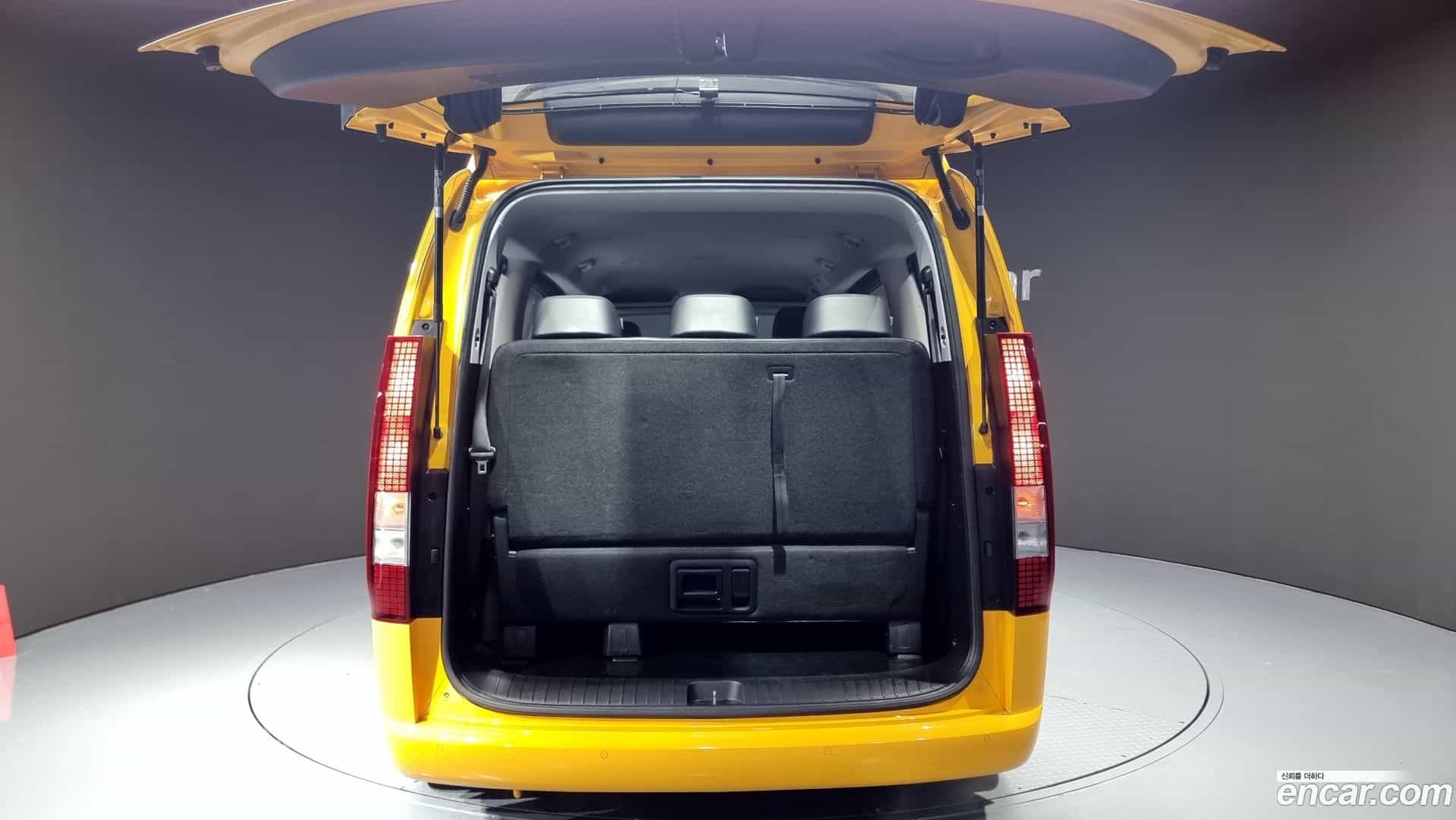 Staria Hyundai 2023.3-OPTION-024