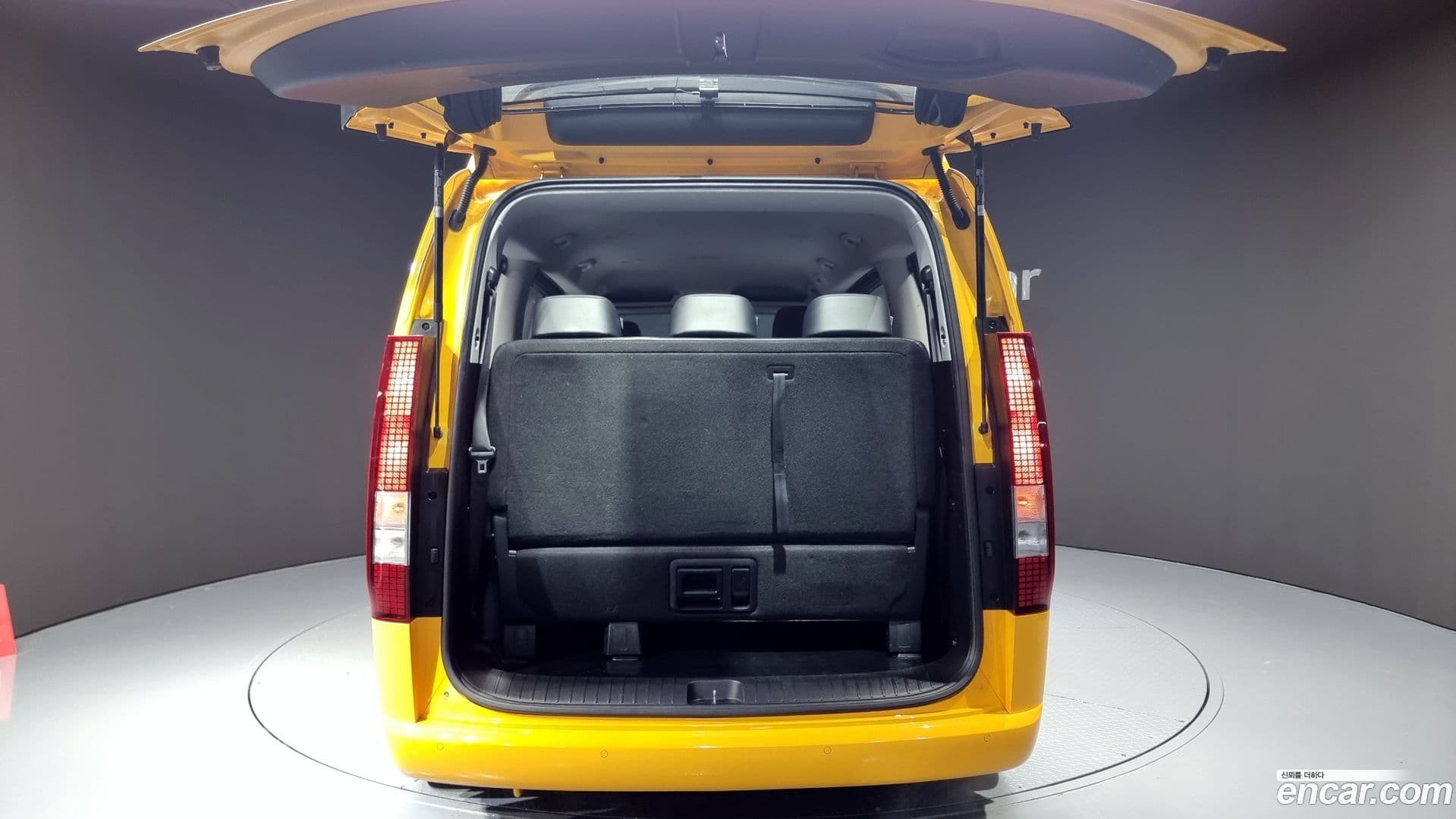 Main__Slider__Photo:Staria Hyundai 2023.3-19