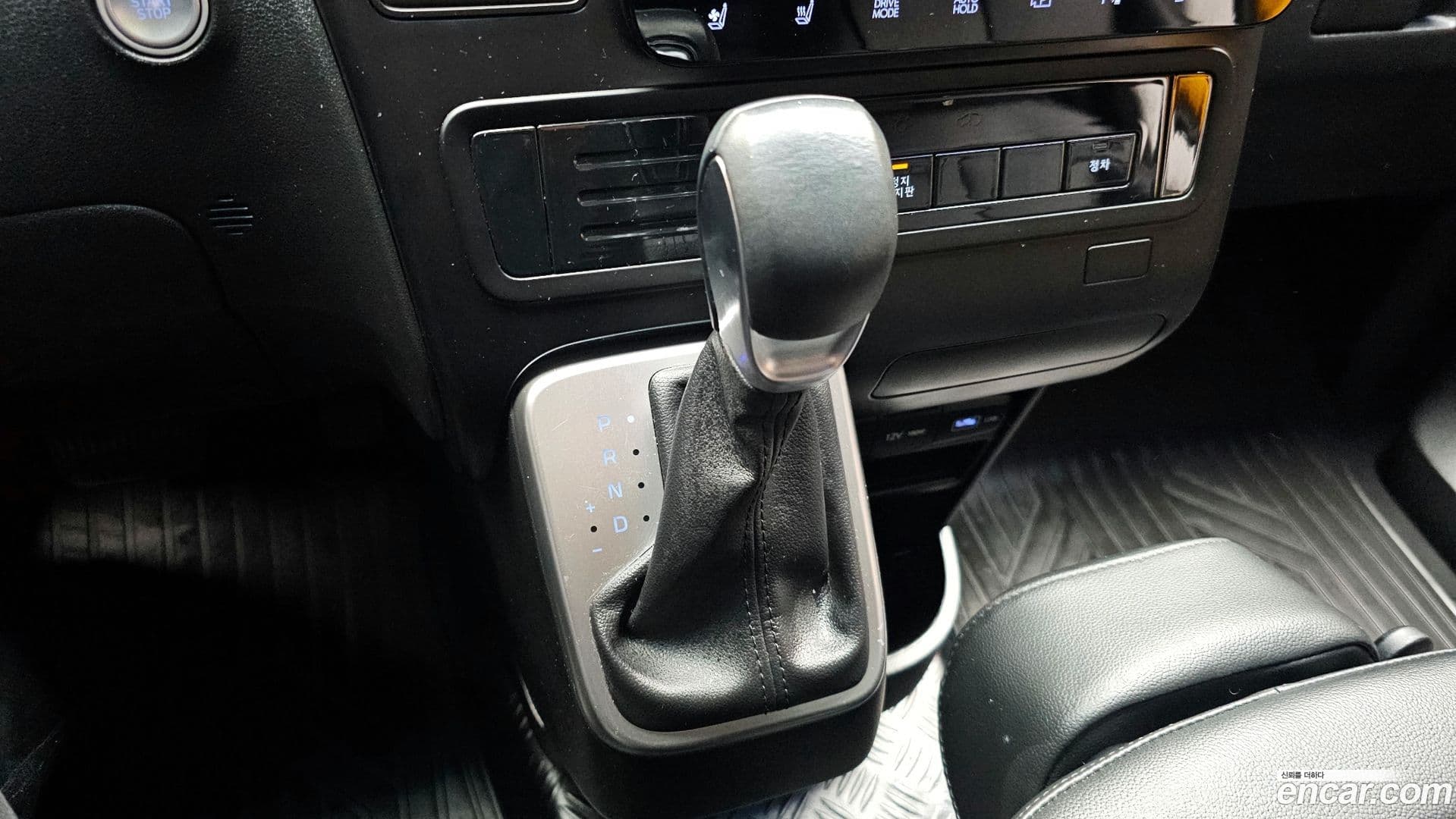 Main__Slider__Photo:Staria Hyundai 2023.10-8