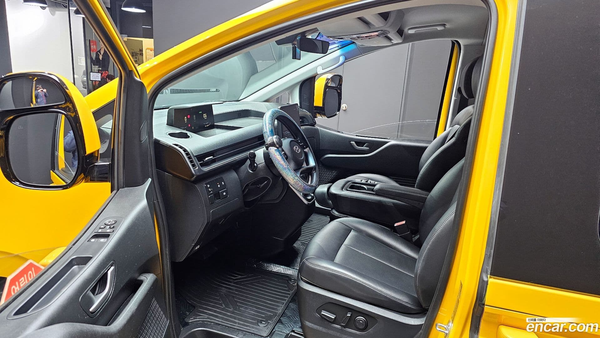 Main__Slider__Photo:Staria Hyundai 2023.10-9