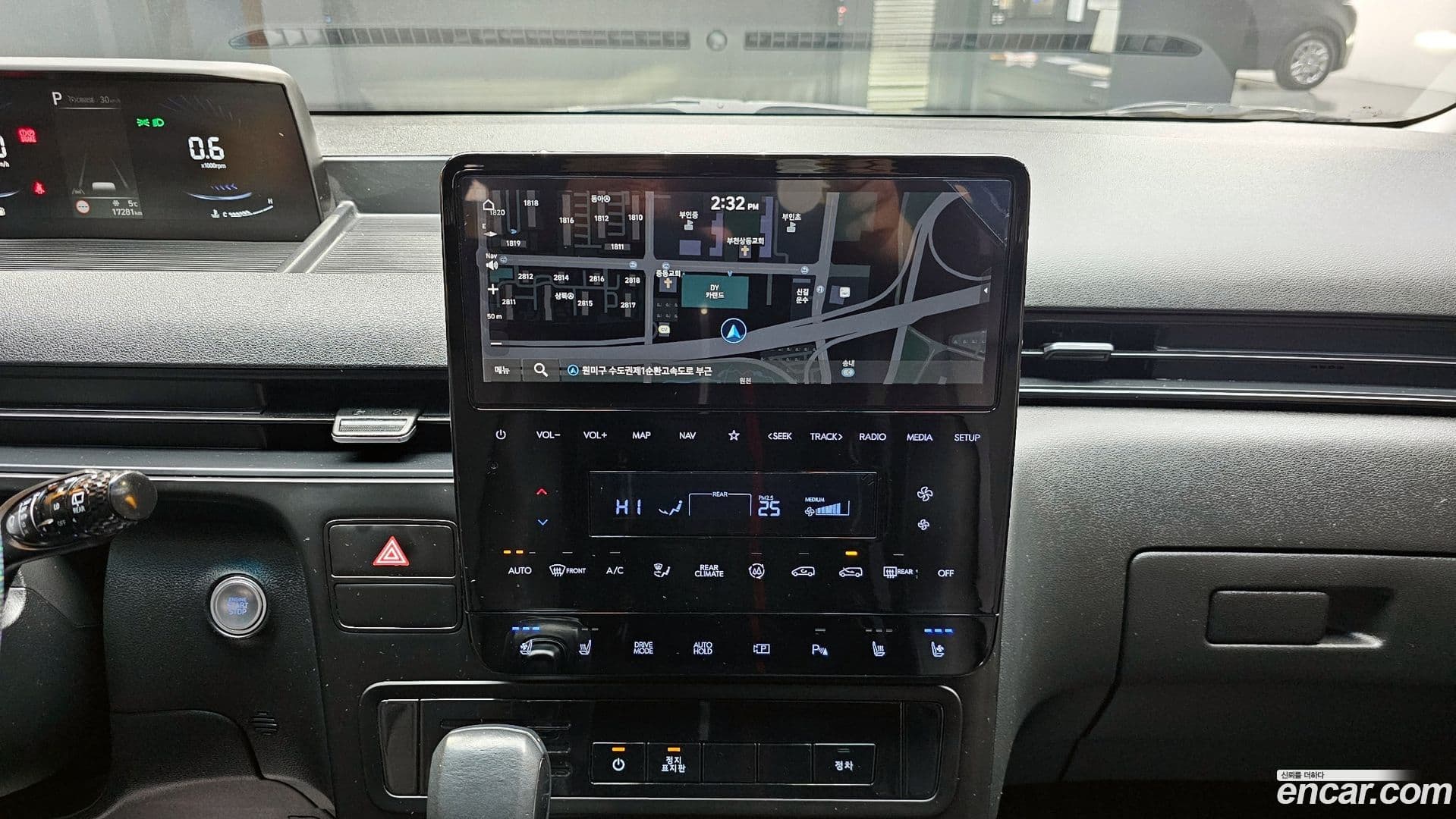 Main__Slider__Photo:Staria Hyundai 2023.10-13