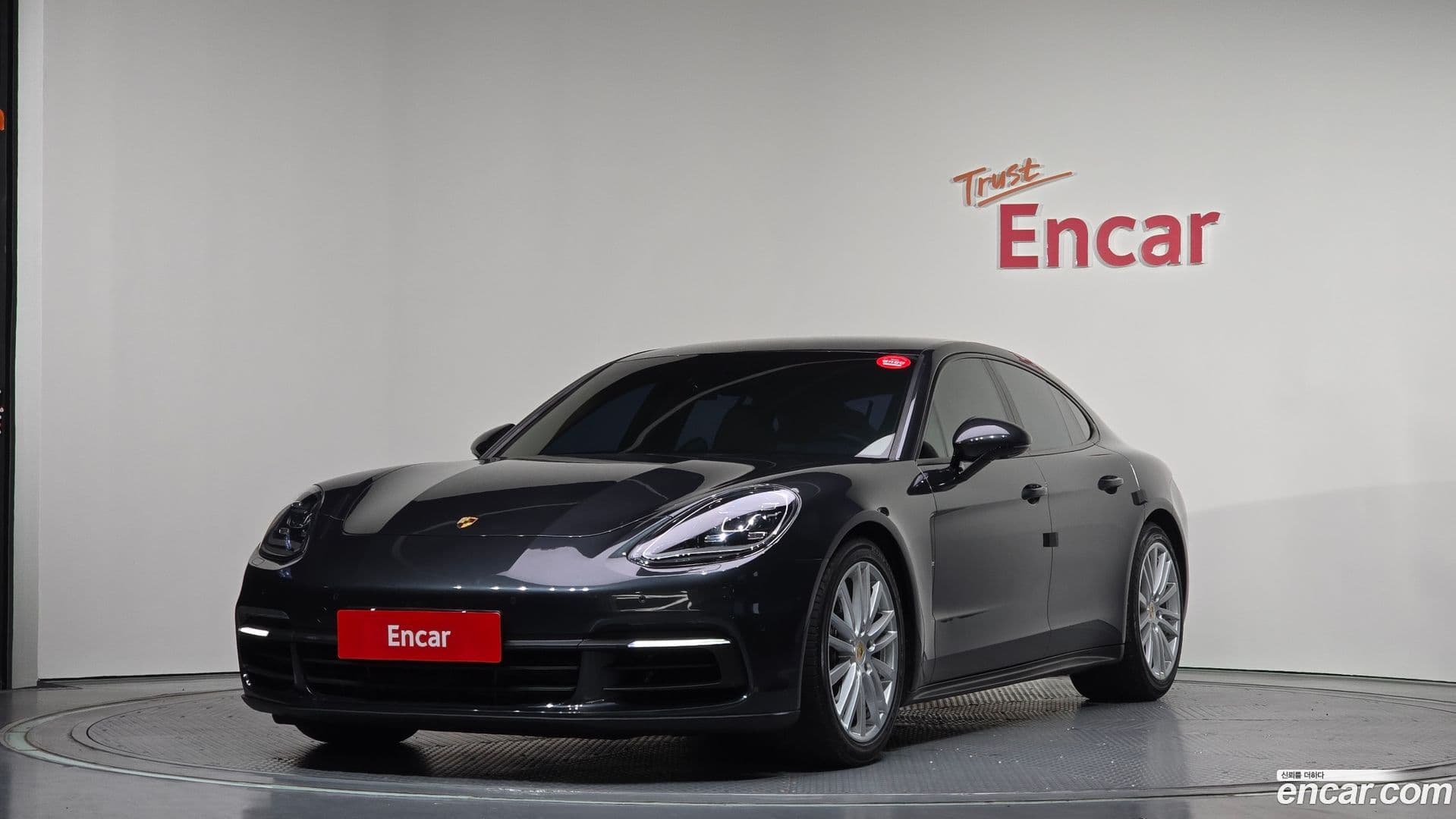 Main__Slider__Photo:Panamera Porsche 2018.8-0