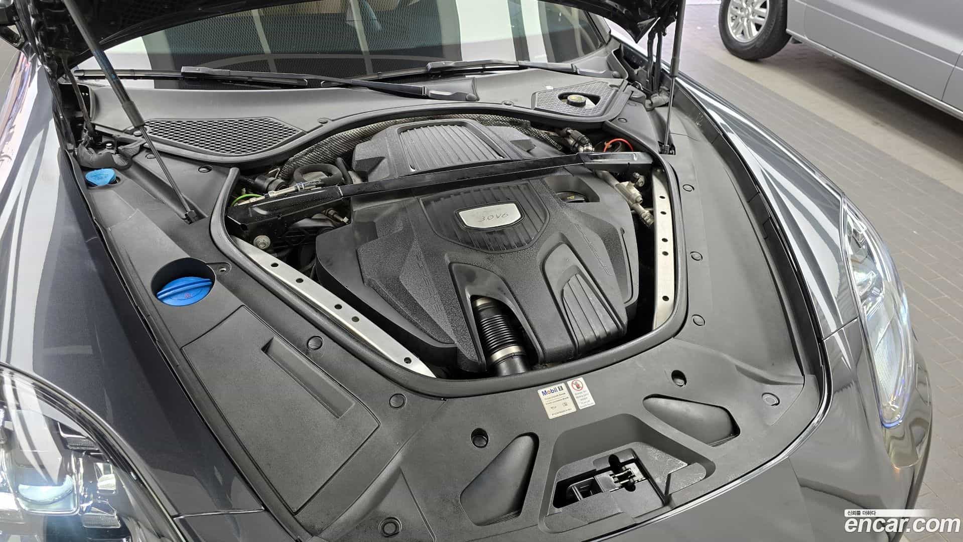 Panamera Porsche 2018.8-INNER-006