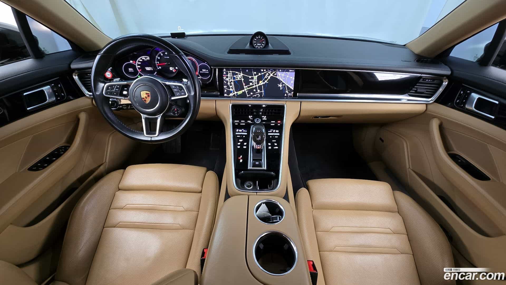 Panamera Porsche 2018.8-INNER-007