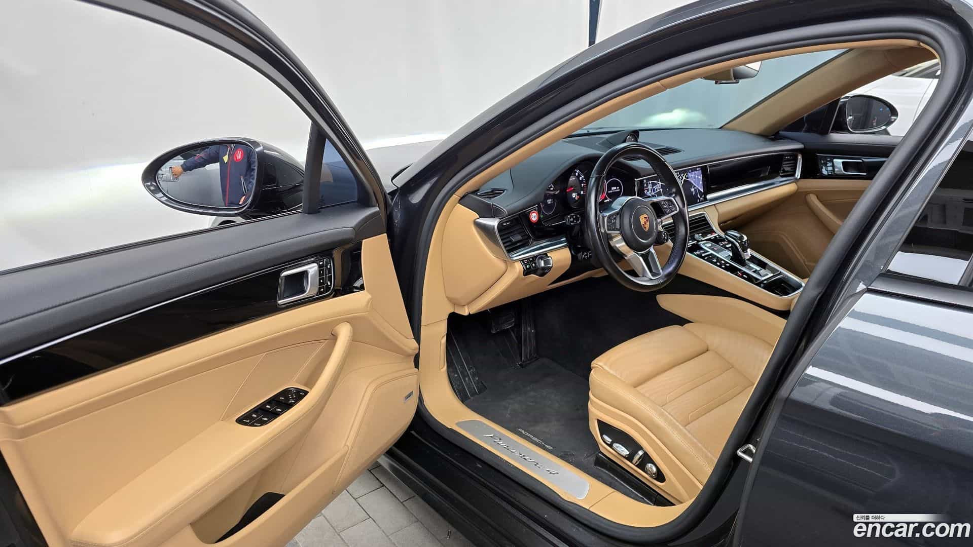 Panamera Porsche 2018.8-INNER-010