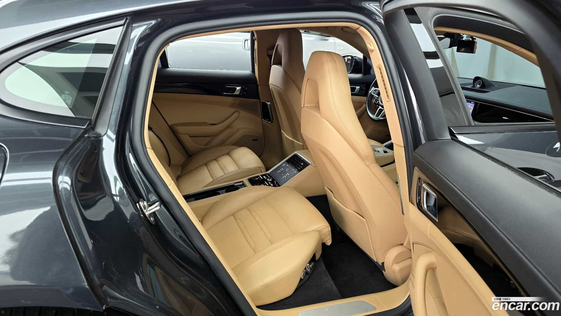 Panamera Porsche 2018.8-OPTION-016