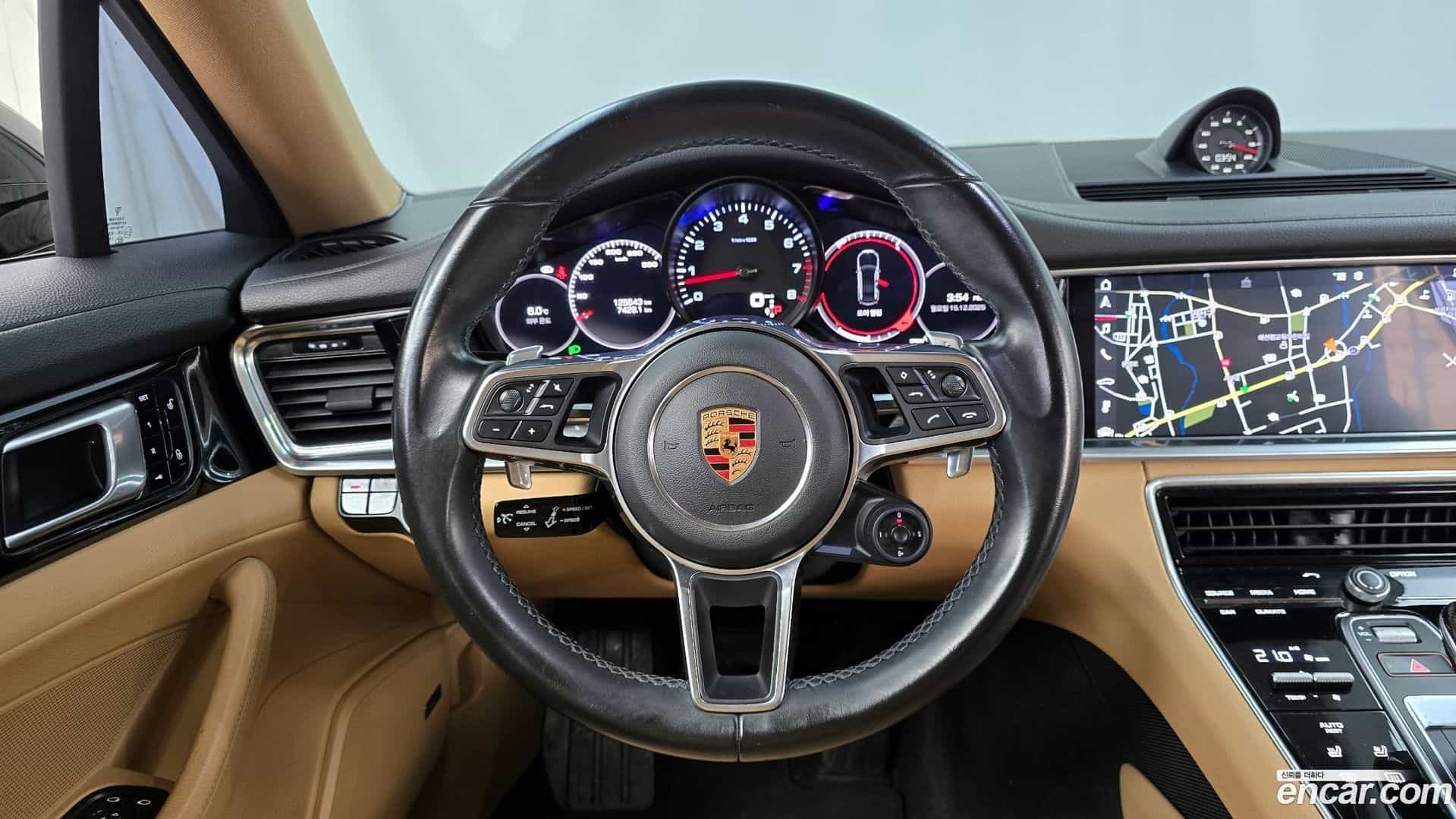 Panamera Porsche 2018.8-OPTION-017