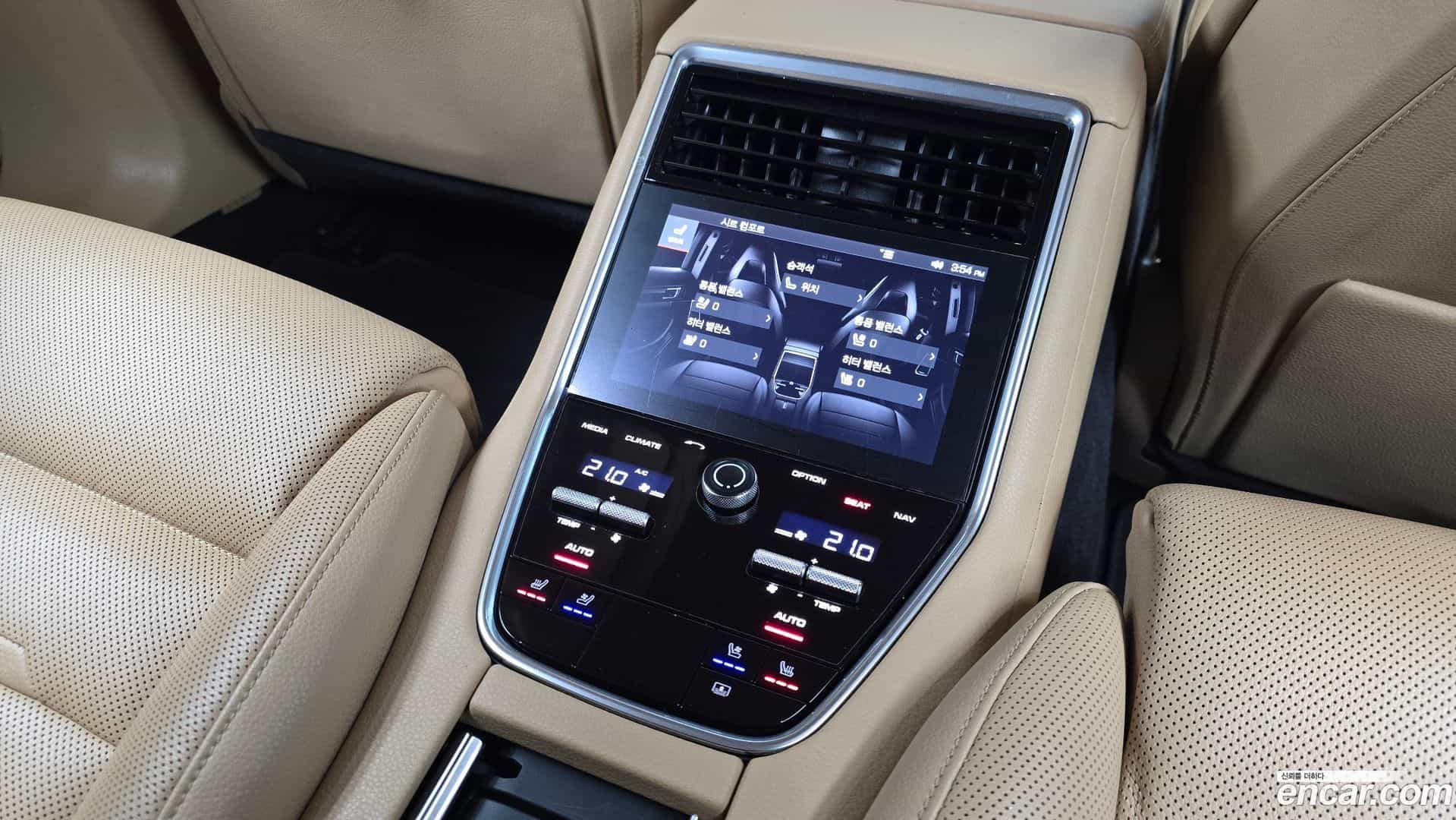 Panamera Porsche 2018.8-OPTION-023