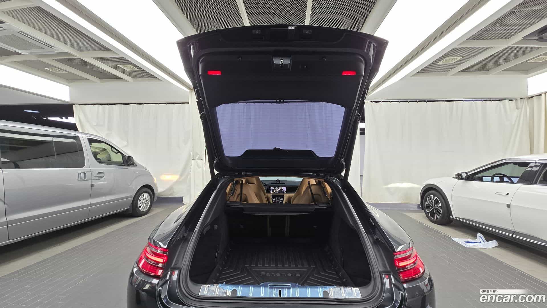 Panamera Porsche 2018.8-OPTION-024