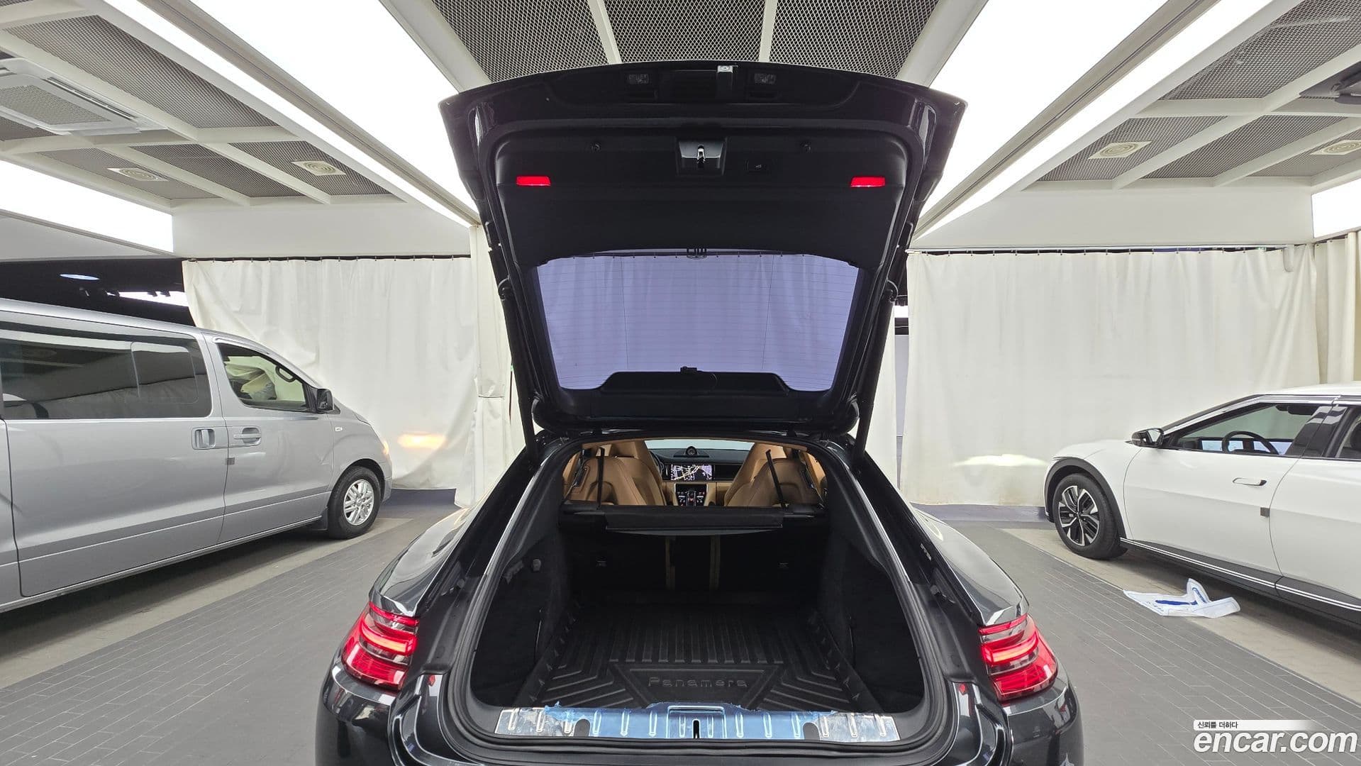 Main__Slider__Photo:Panamera Porsche 2018.8-19