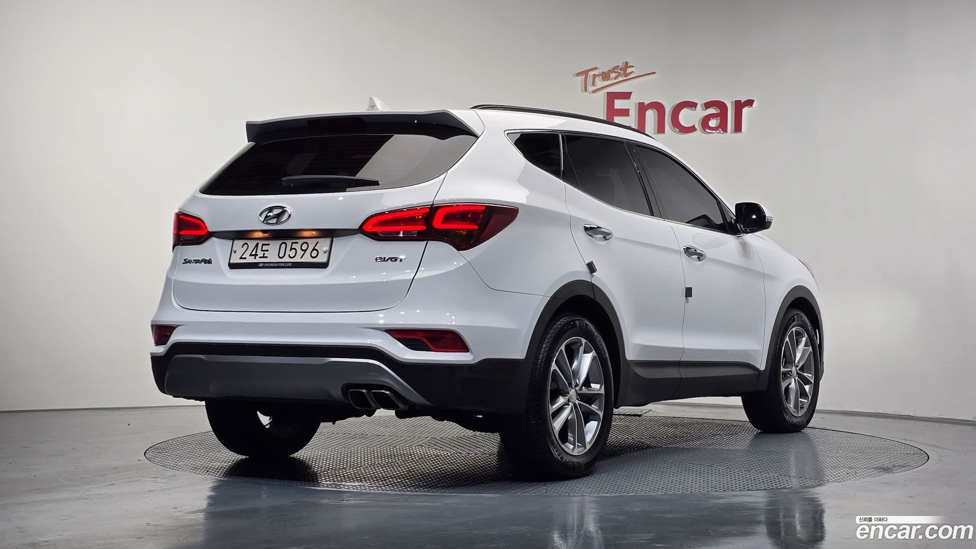 Main__Slider__Photo:Santafe Hyundai 2016.5-1