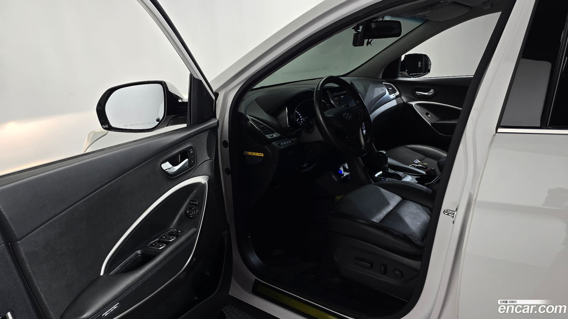 Main__Slider__Photo:Santafe Hyundai 2016.5-9