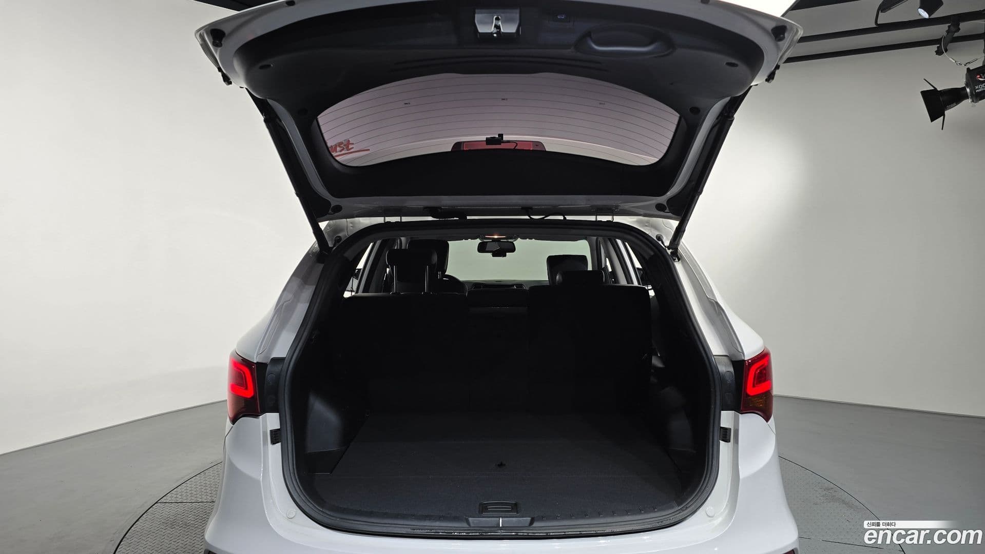 Main__Slider__Photo:Santafe Hyundai 2016.5-19