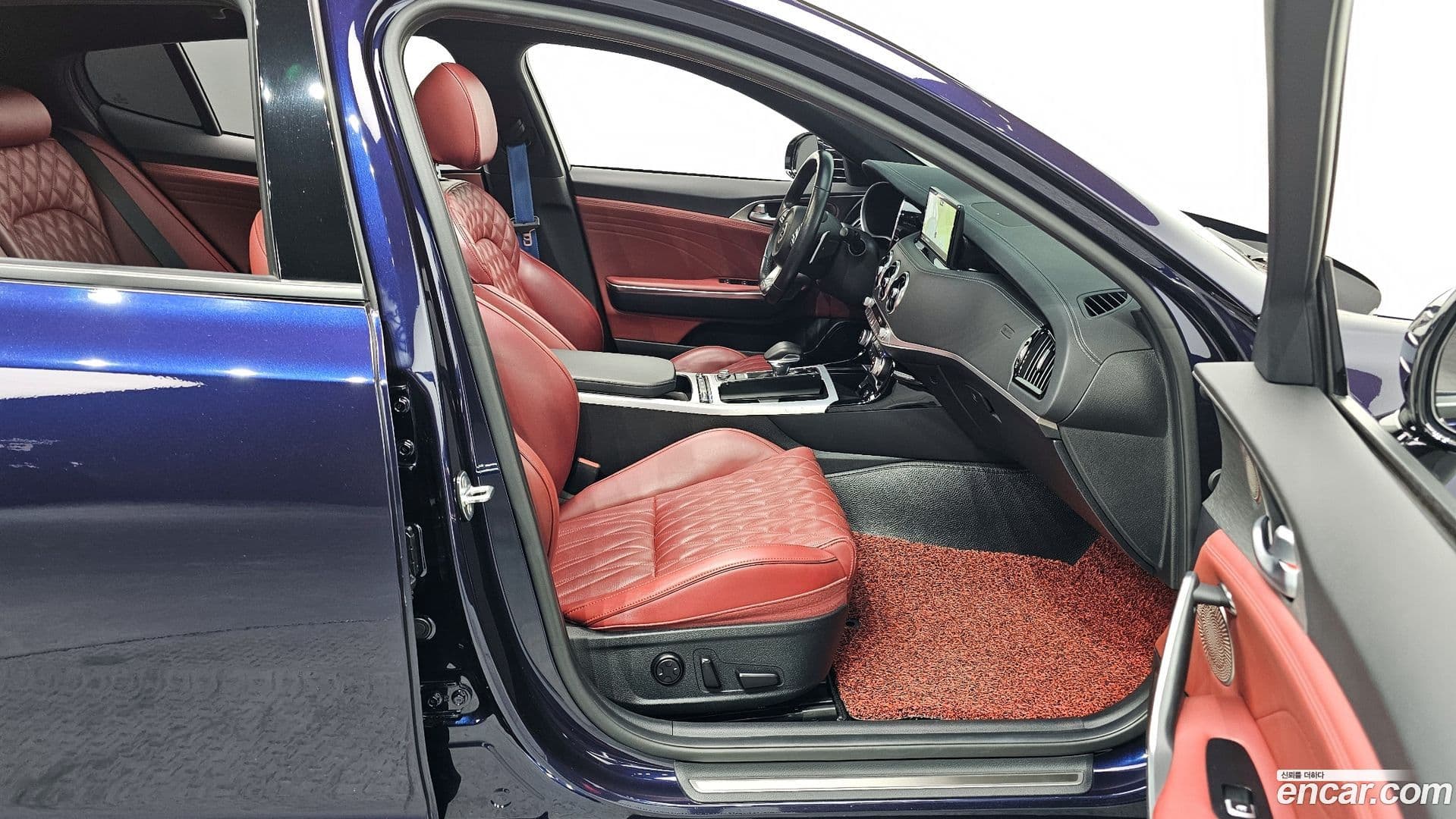 Main__Slider__Photo:Stinger Kia 2021.0-10