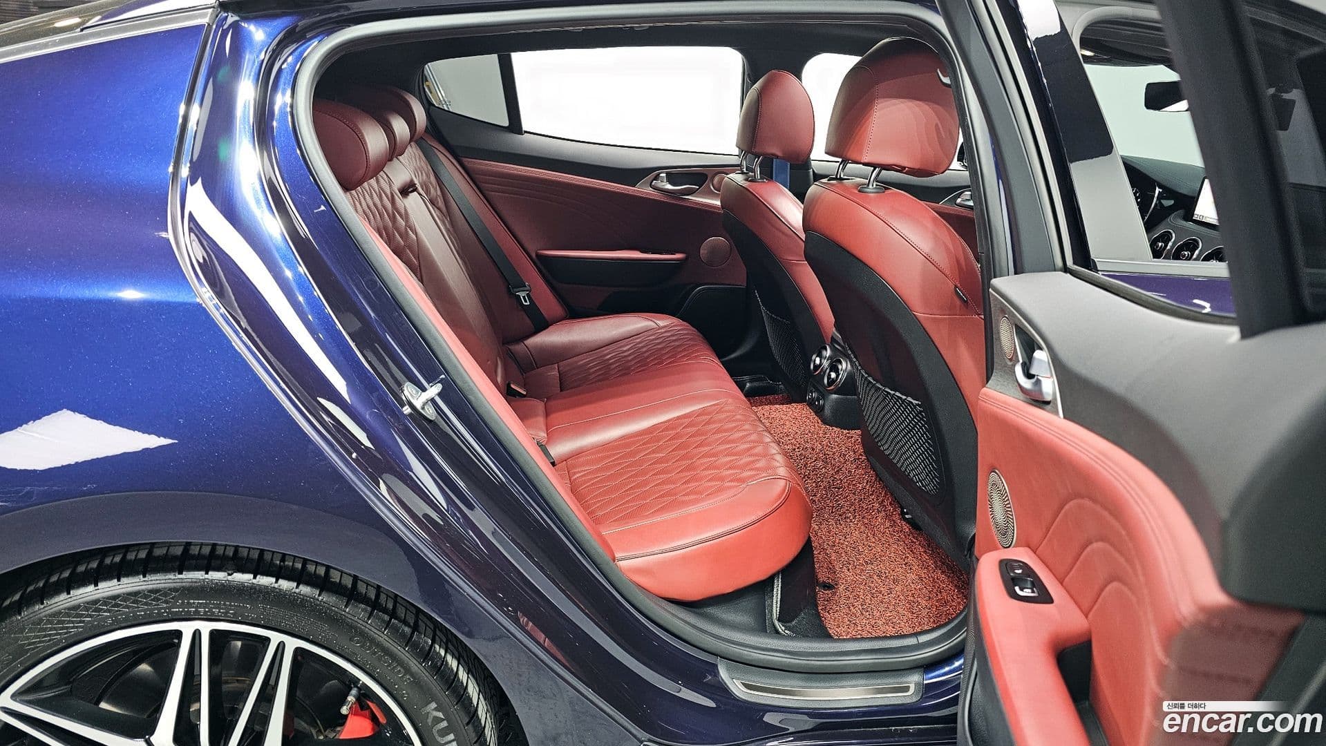 Main__Slider__Photo:Stinger Kia 2021.0-11