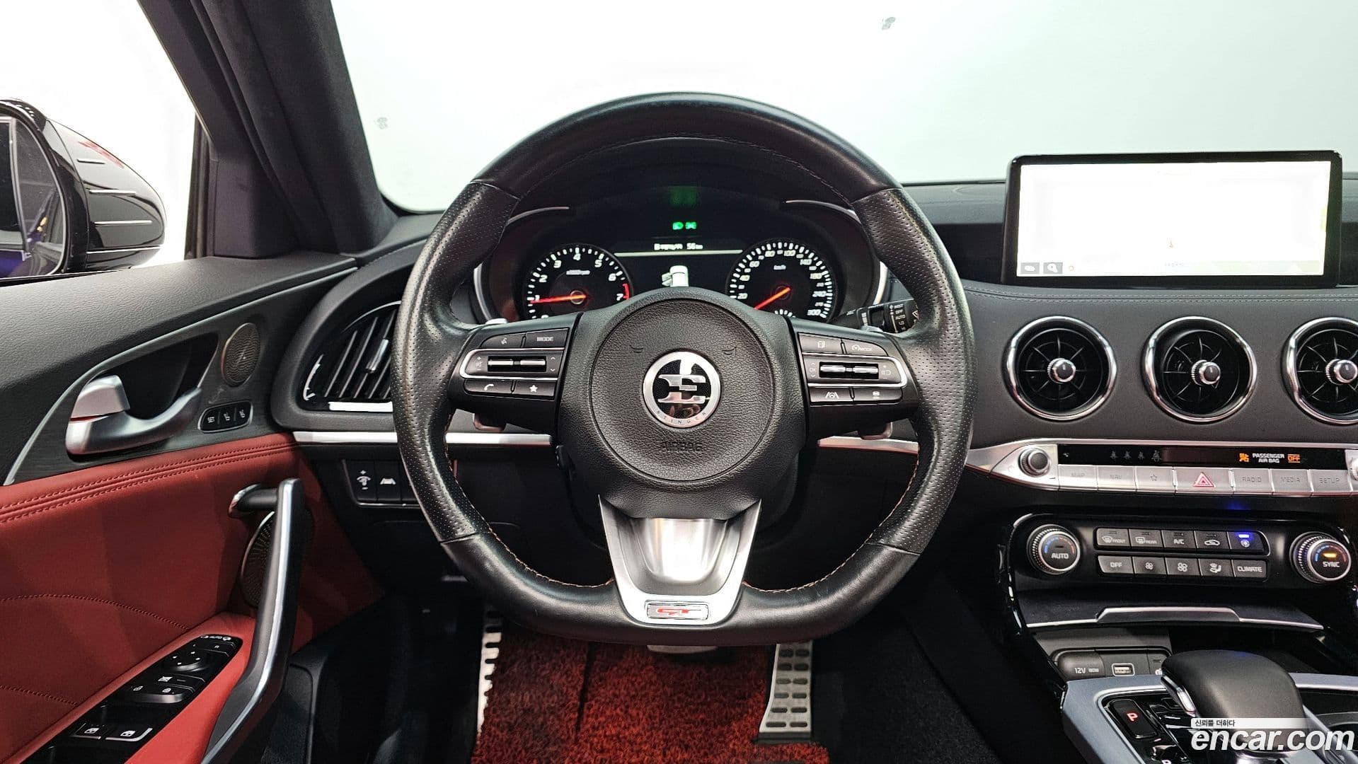 Main__Slider__Photo:Stinger Kia 2021.0-12