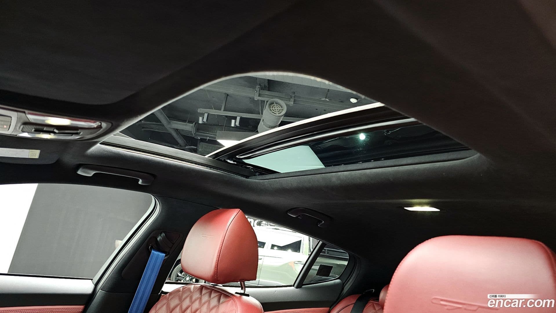 Main__Slider__Photo:Stinger Kia 2021.0-17