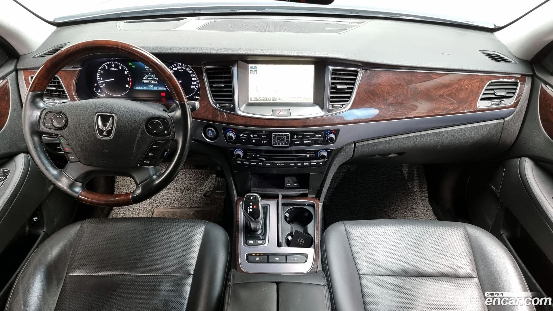 Main__Slider__Photo:Equus Hyundai 2015.0-6