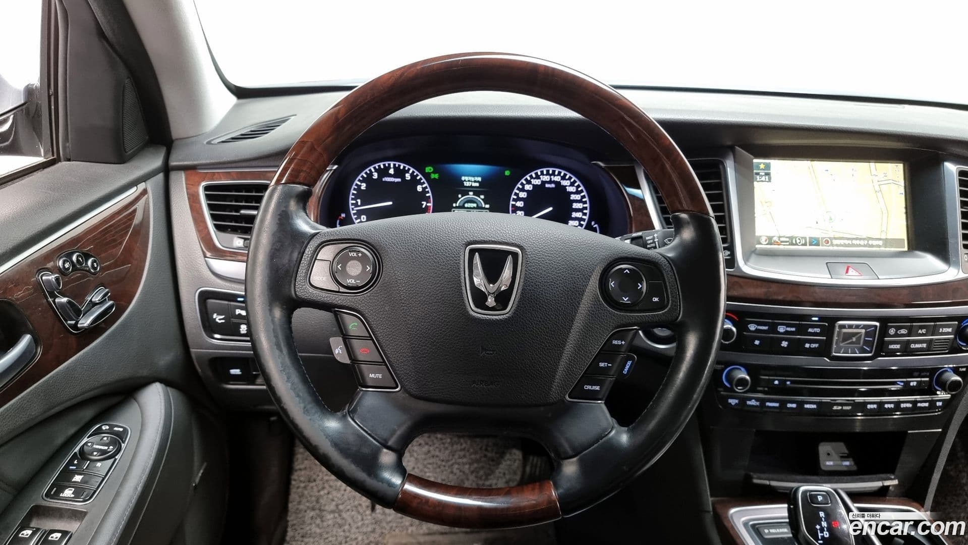 Main__Slider__Photo:Equus Hyundai 2015.0-12