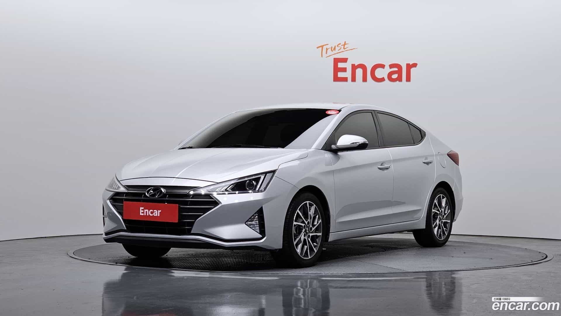 AVANTE Hyundai 2018.10-OUTER-001