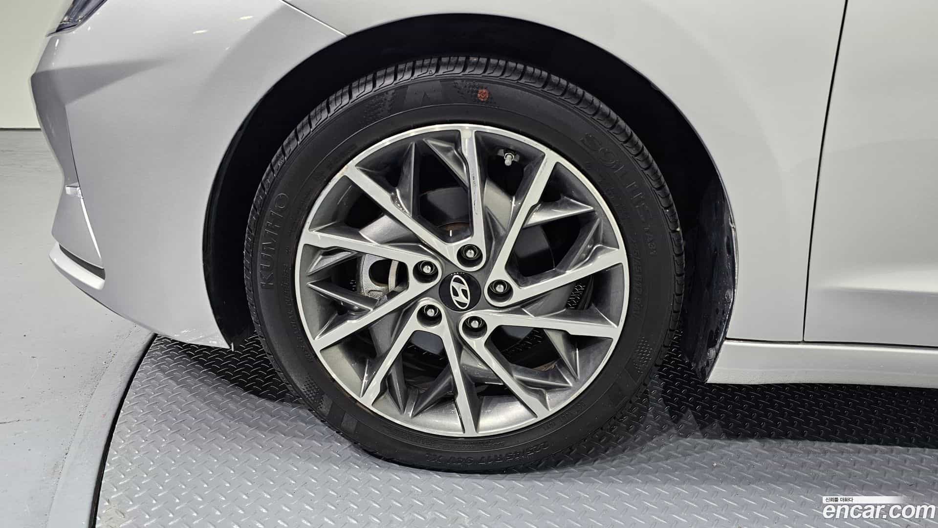 AVANTE Hyundai 2018.10-OUTER-005