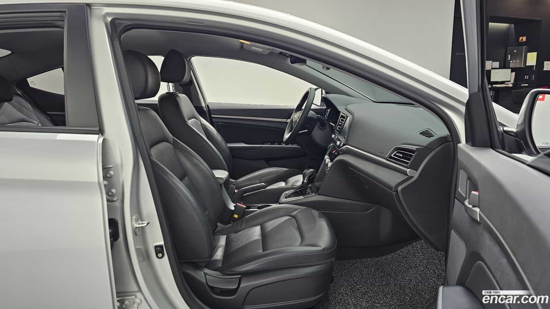 AVANTE Hyundai 2018.10-INNER-010