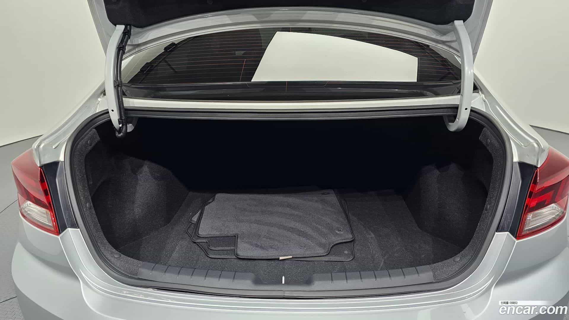 AVANTE Hyundai 2018.10-OPTION-024