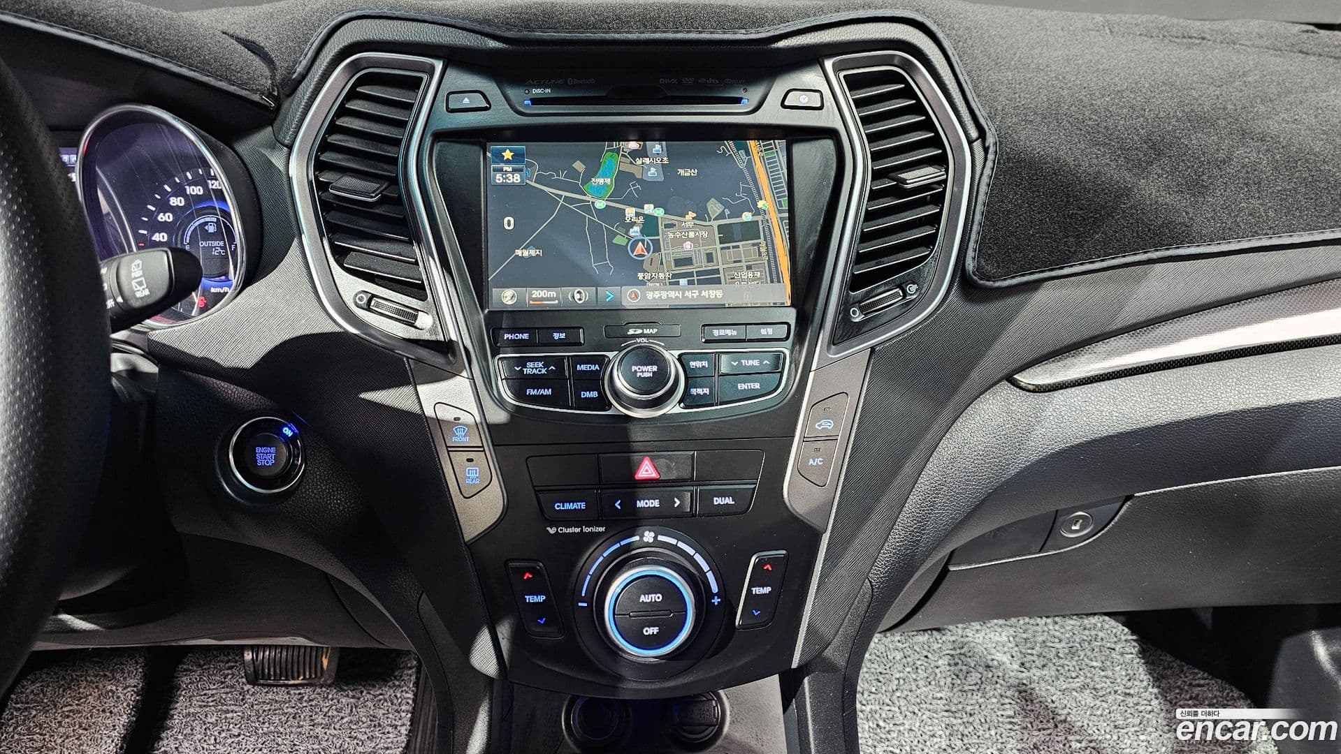 Main__Slider__Photo:Santafe Hyundai 2013.2-14