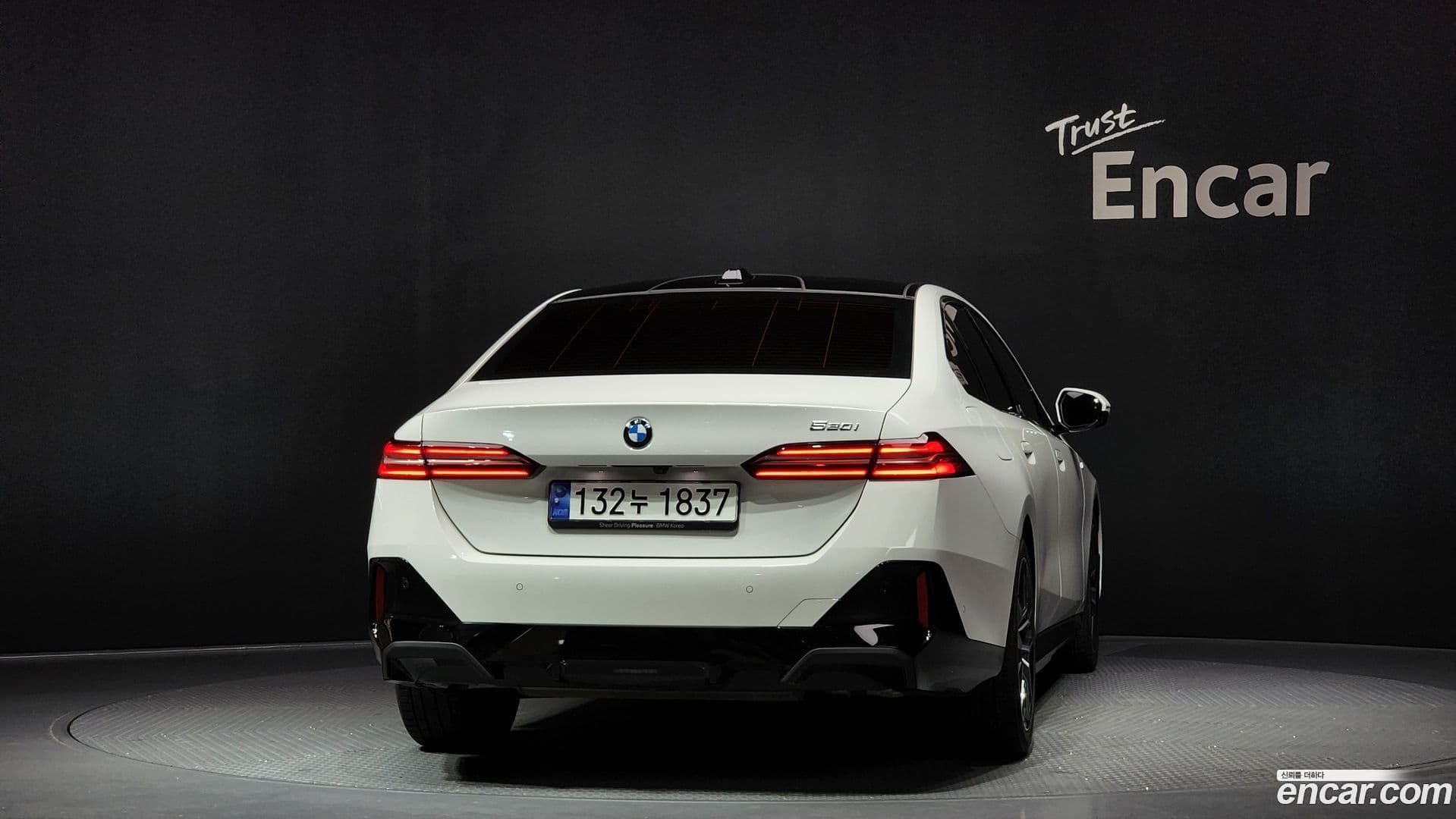 Main__Slider__Photo:5-Series BMW 2024.1-3