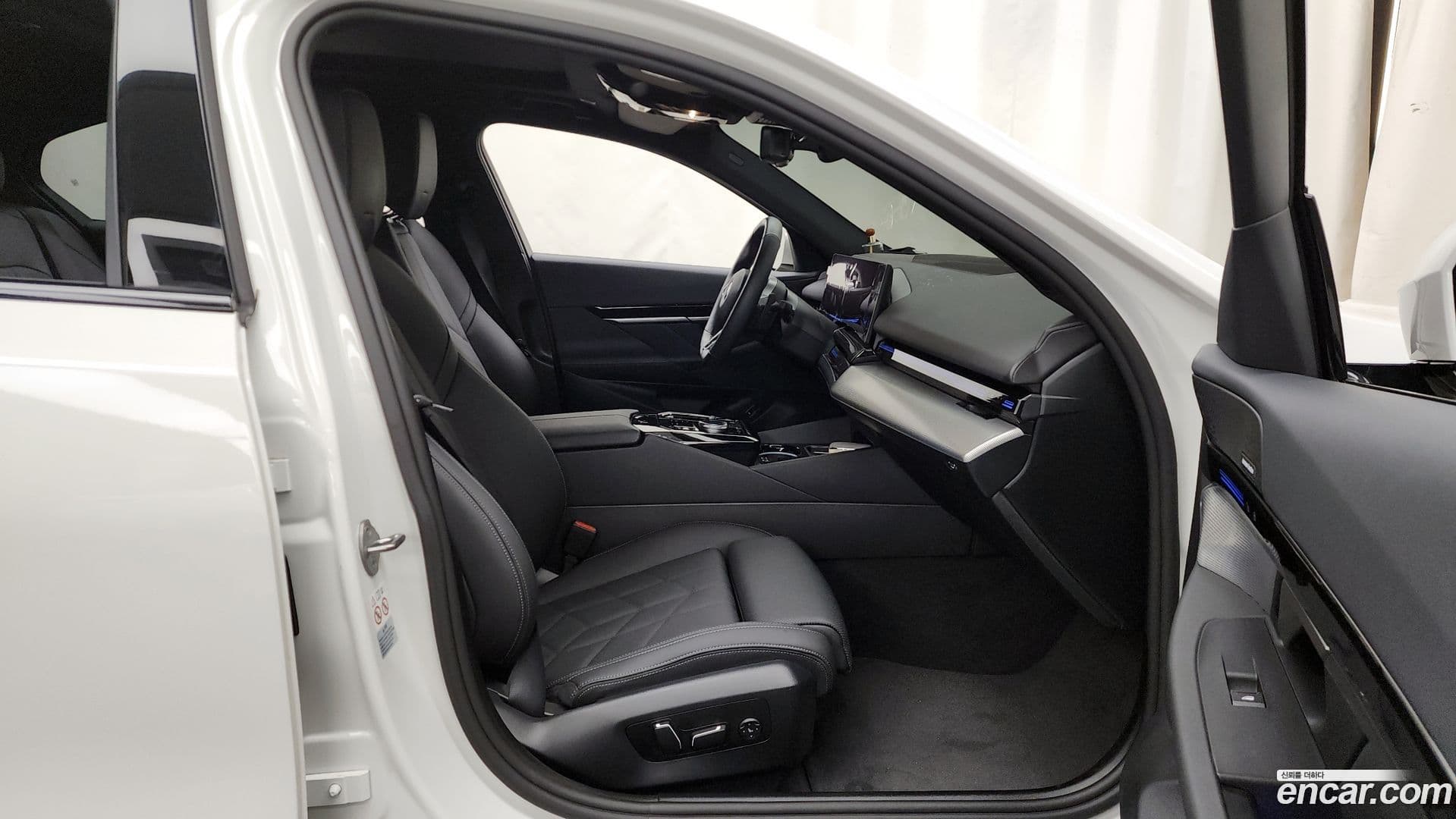 Main__Slider__Photo:5-Series BMW 2024.1-10