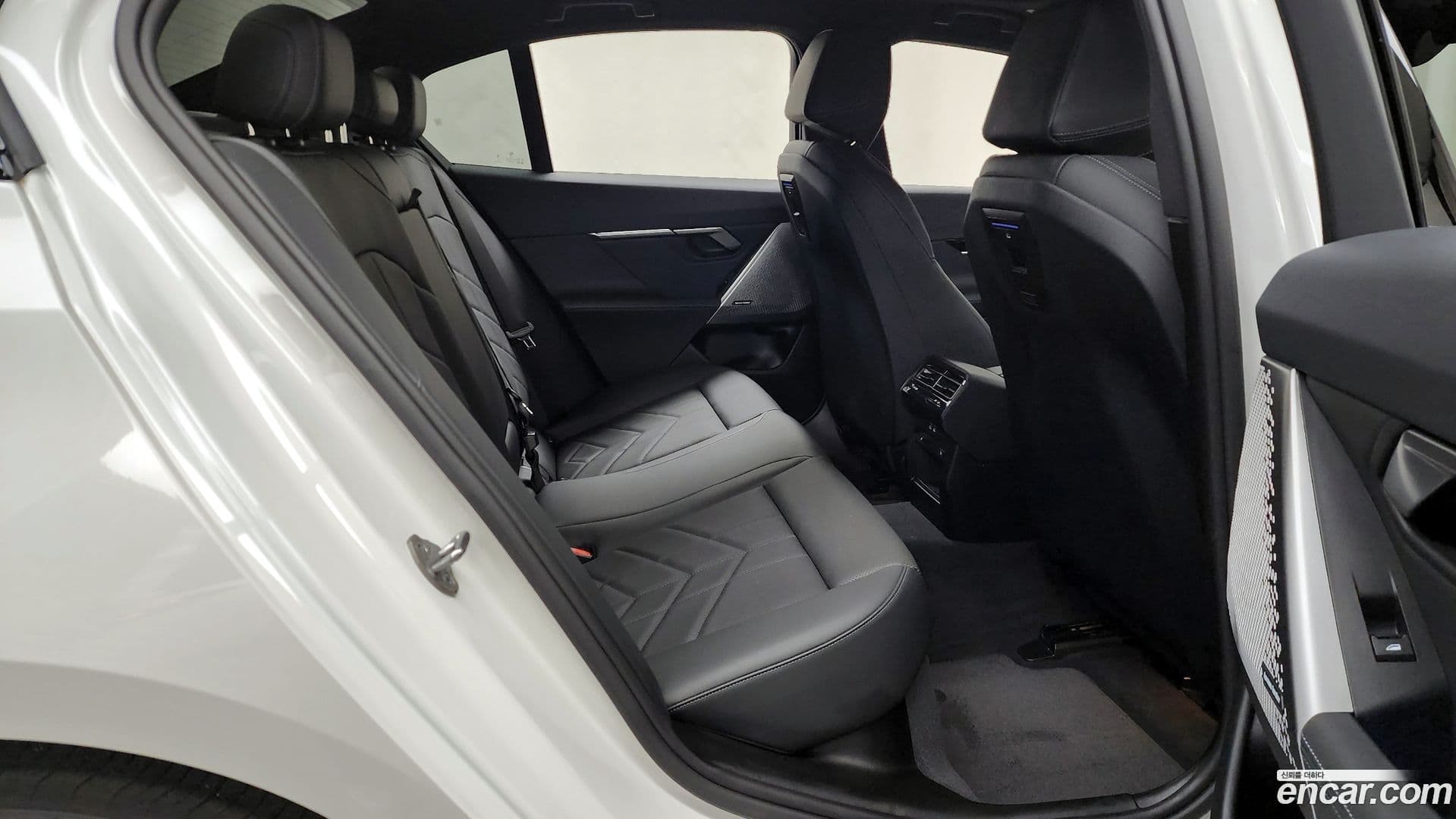 Main__Slider__Photo:5-Series BMW 2024.1-11