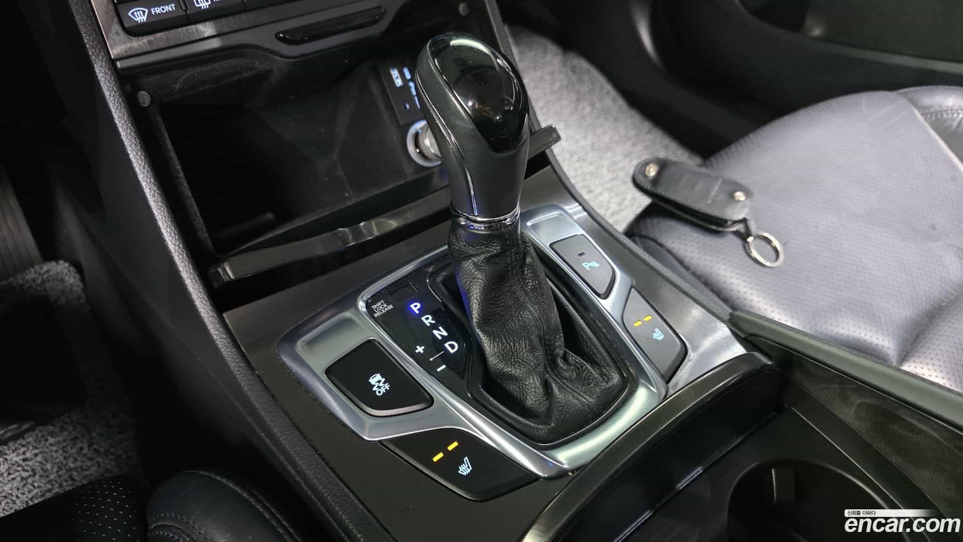 Grandeur Hyundai 2015.10-INNER-009