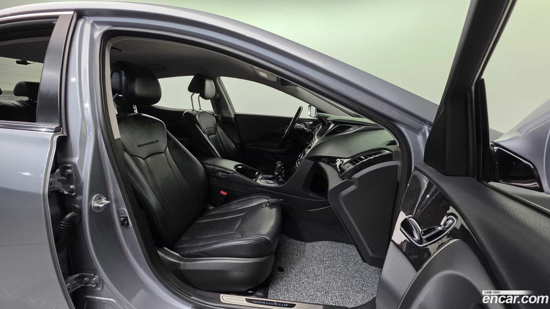 Grandeur Hyundai 2015.10-INNER-010