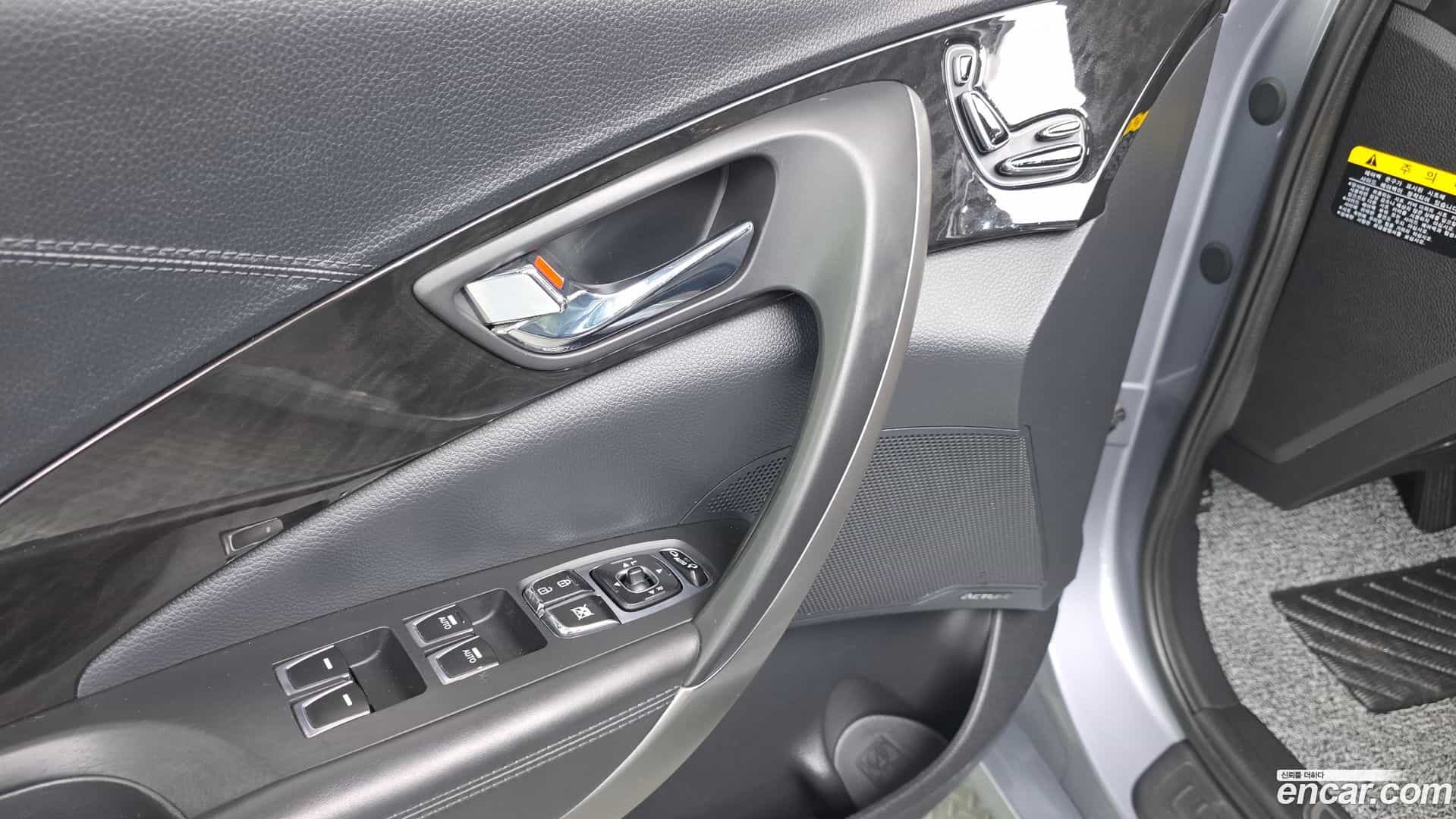 Grandeur Hyundai 2015.10-OPTION-016