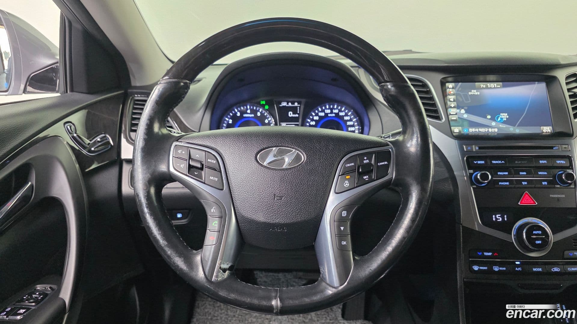 Main__Slider__Photo:Grandeur Hyundai 2015.10-13