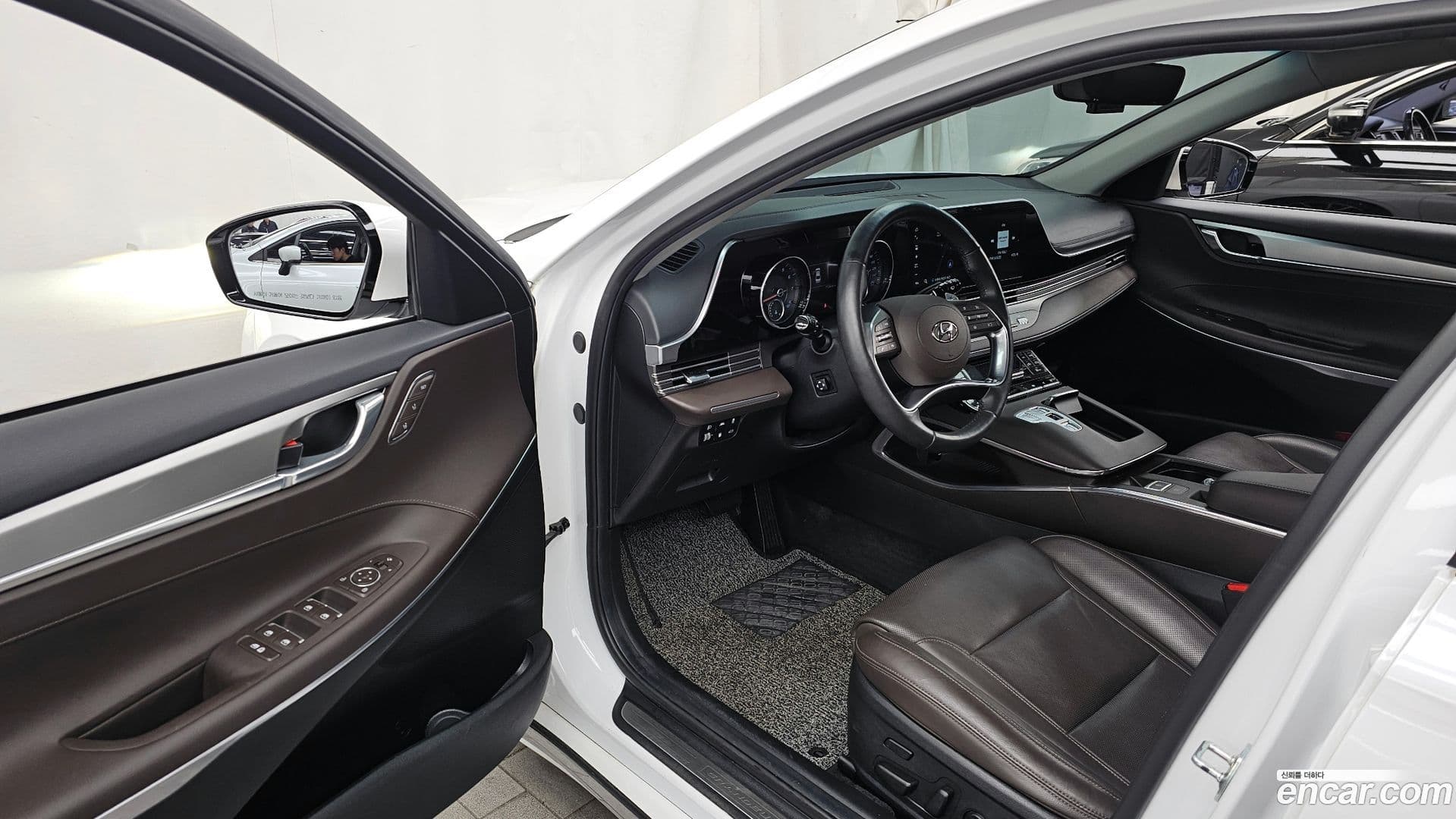 Main__Slider__Photo:Grandeur Hyundai 2020.10-4