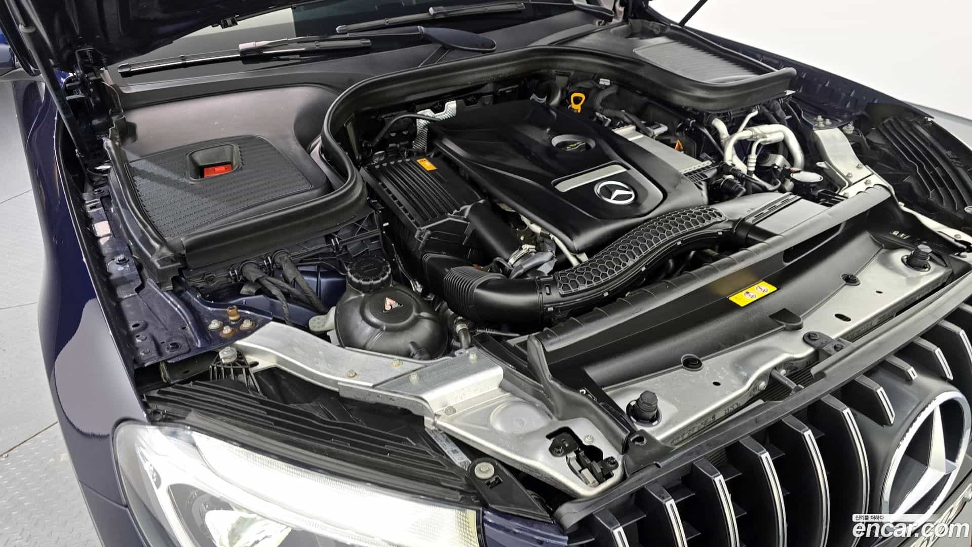 GLC-Class Mercedes-Benz 2019.11-INNER-006