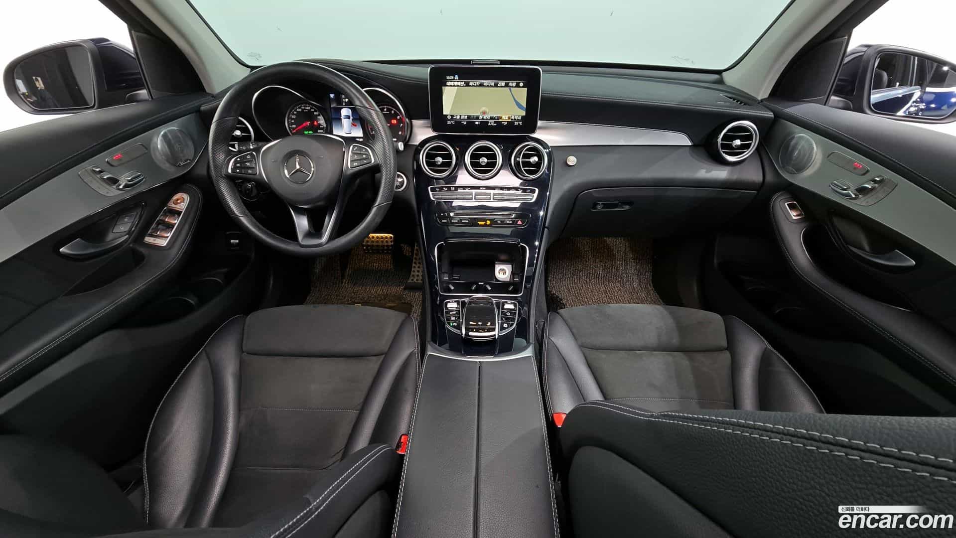 GLC-Class Mercedes-Benz 2019.11-INNER-007