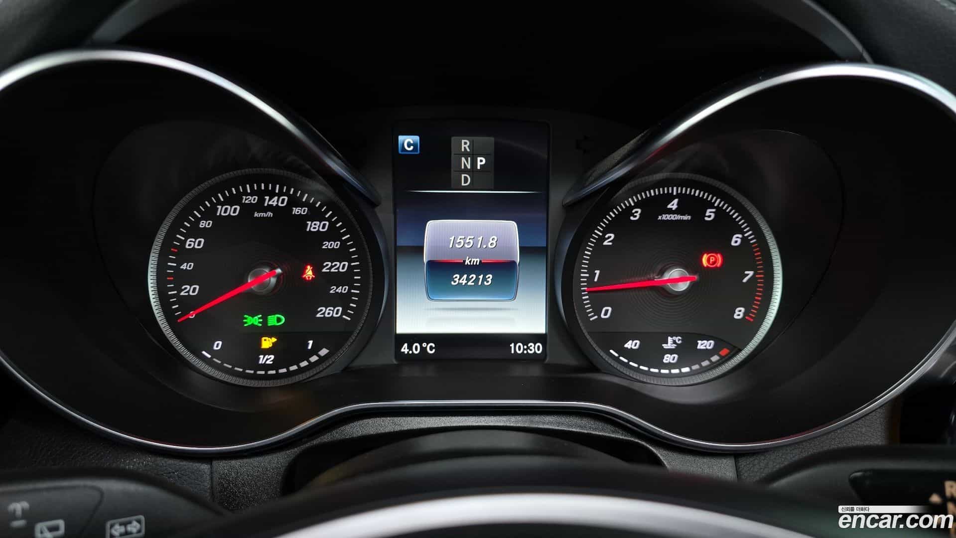 GLC-Class Mercedes-Benz 2019.11-INNER-008