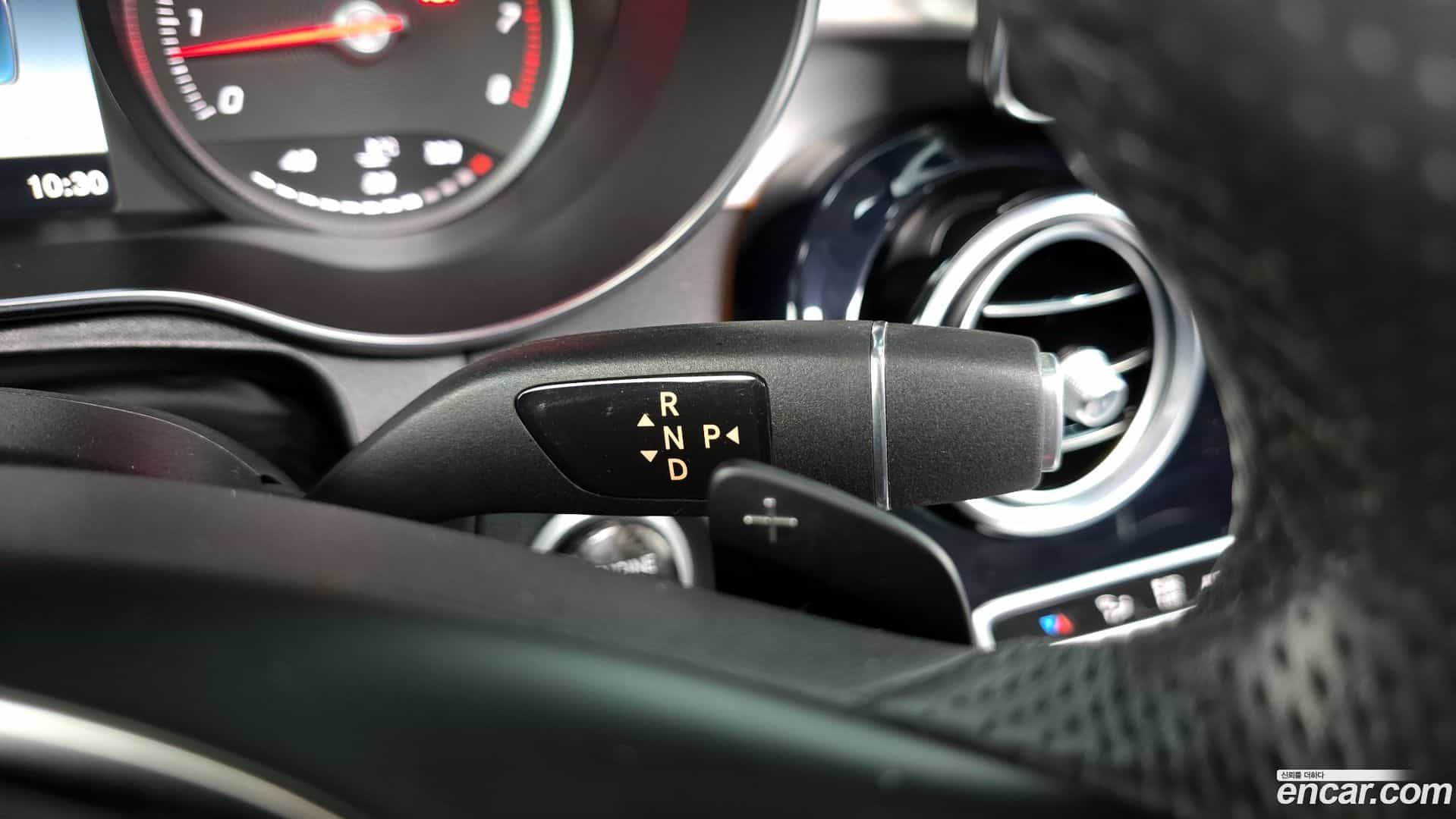 GLC-Class Mercedes-Benz 2019.11-INNER-009