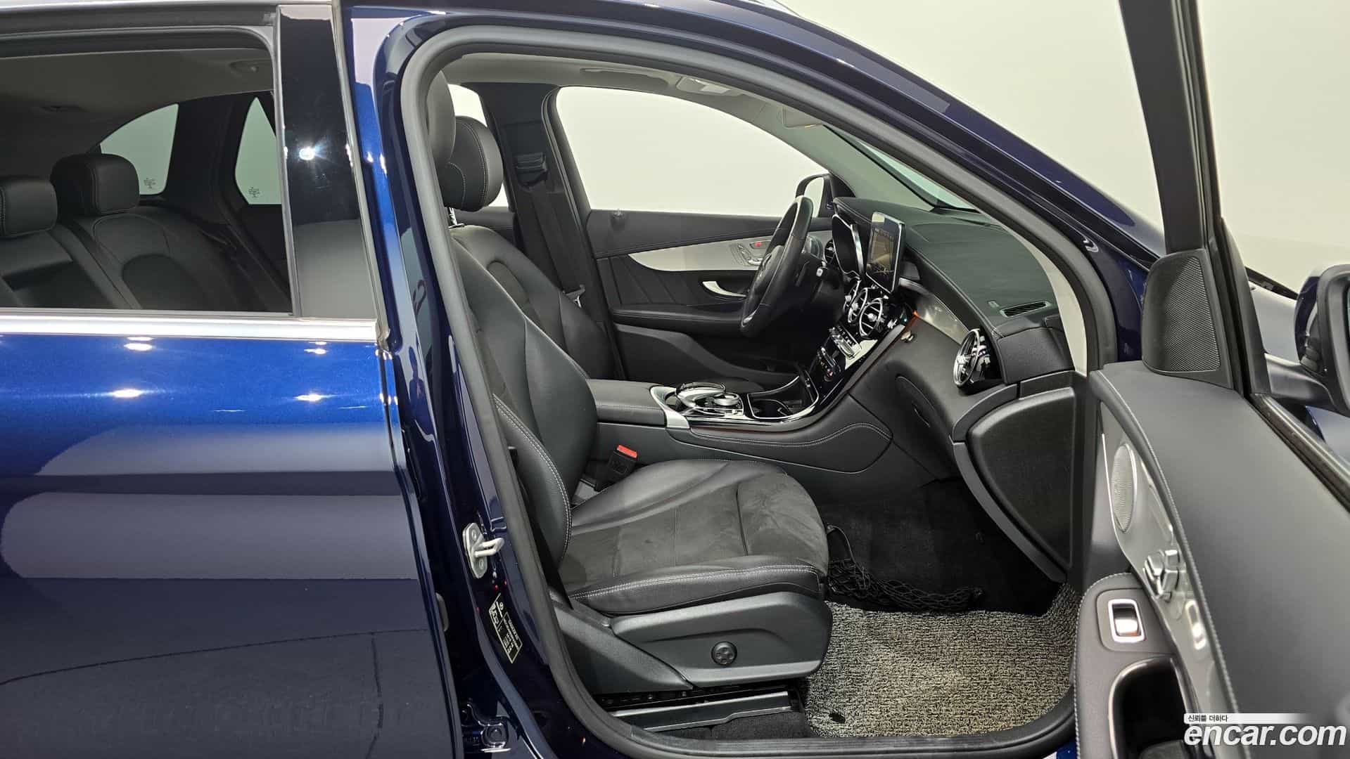 GLC-Class Mercedes-Benz 2019.11-OPTION-015